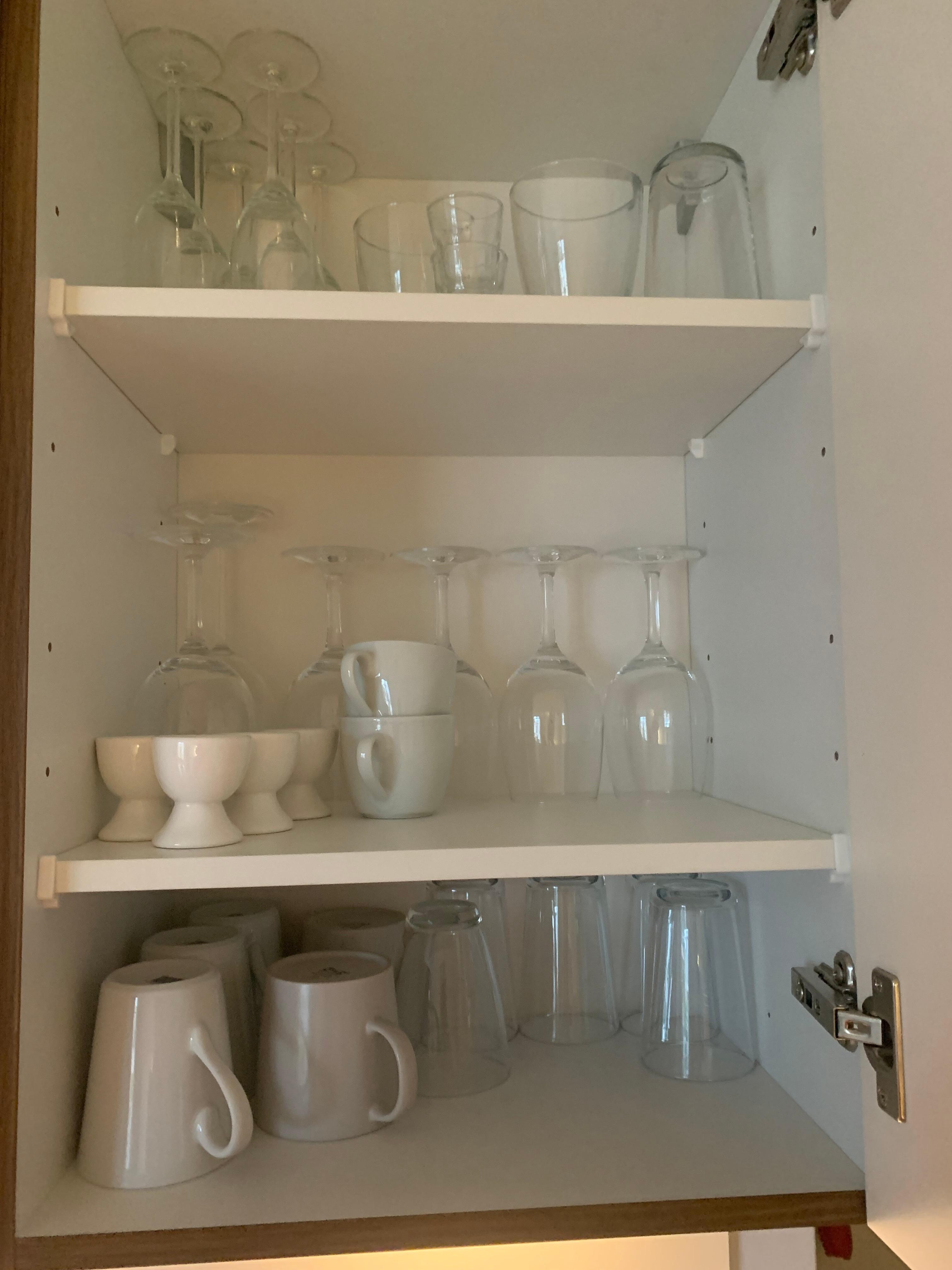 Ausreichend viele Gläser jeder Art