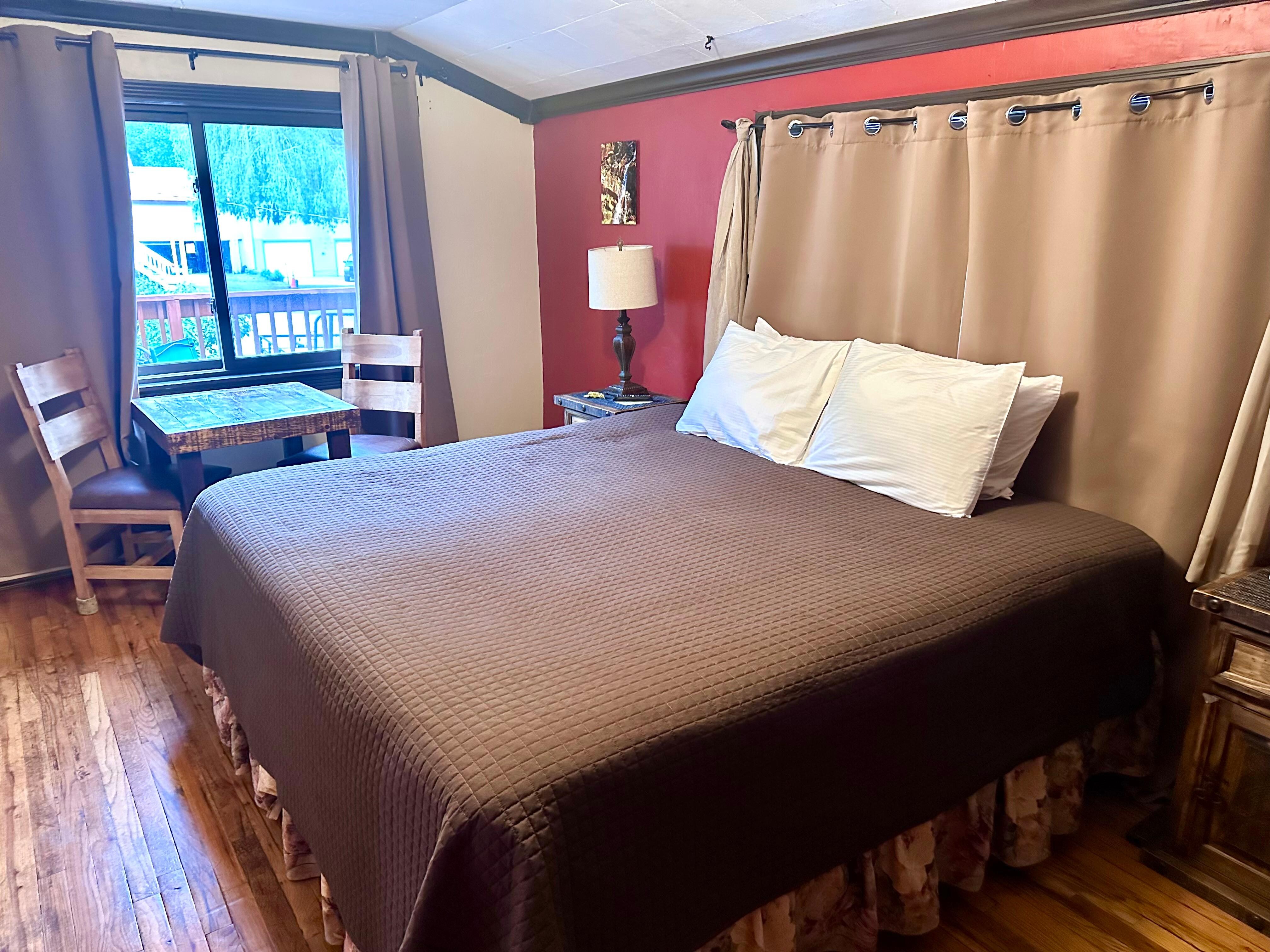 Very comfy king sized bed. 