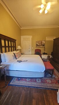 King room with balcony access.