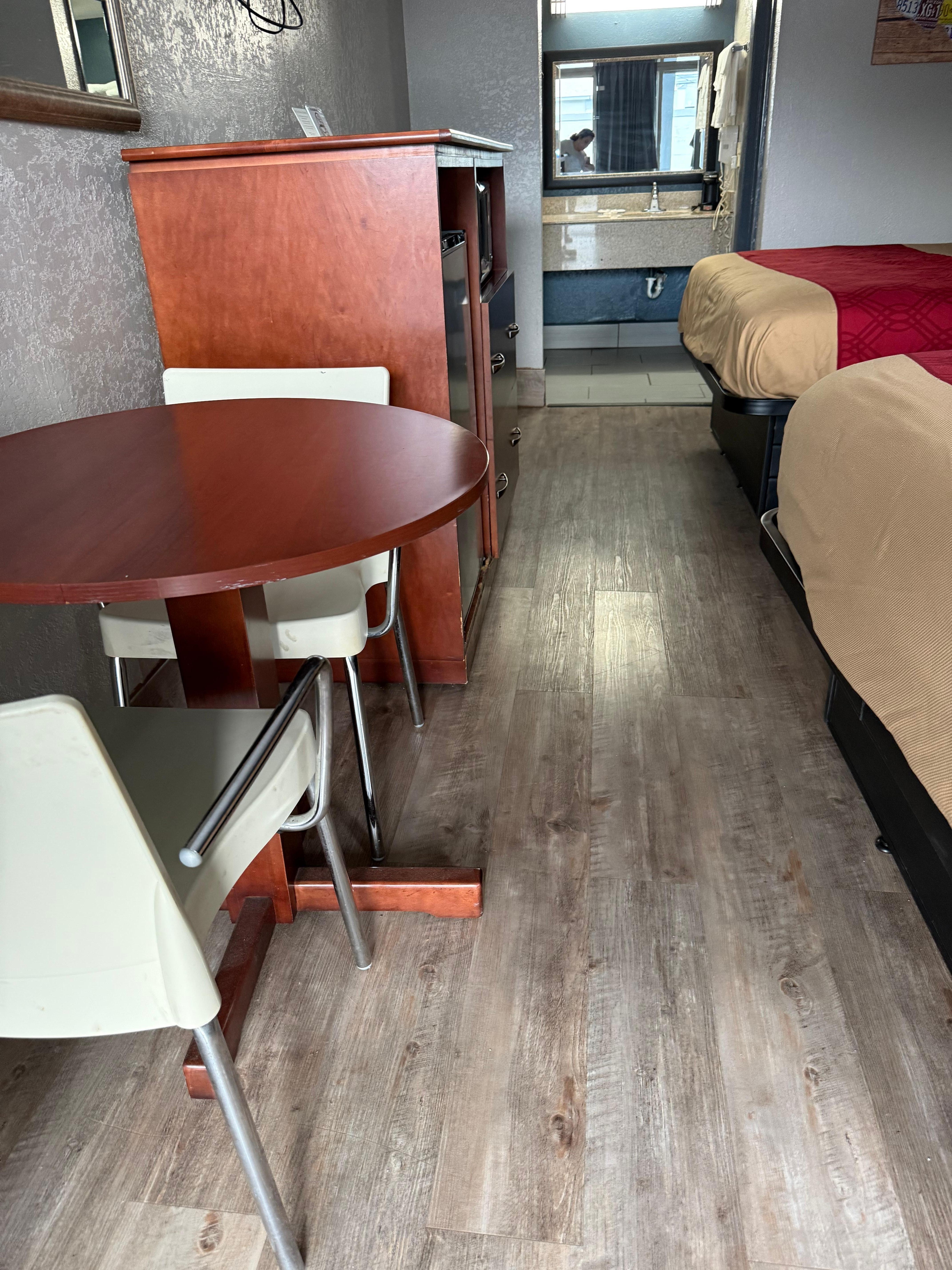 I wish the quality of the photos was better there was zero lighting inside and the floors were GROSS. bugs flying in the room 