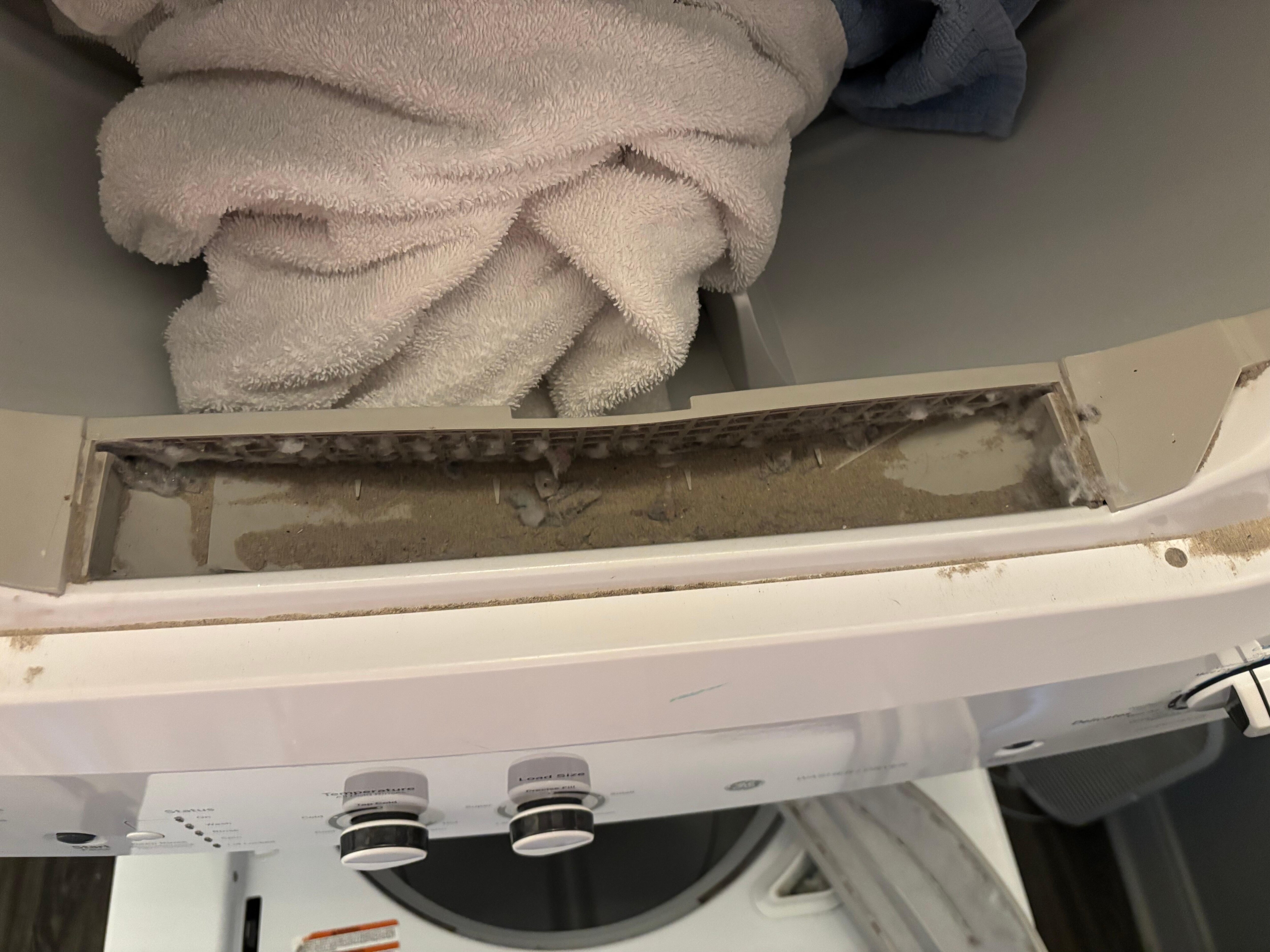 Tiny washer & dryer for a place that sleeps 22 run dryer 3x to dry towels. No beach towels provided!