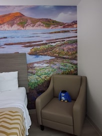 No gross mustard colored accent wall