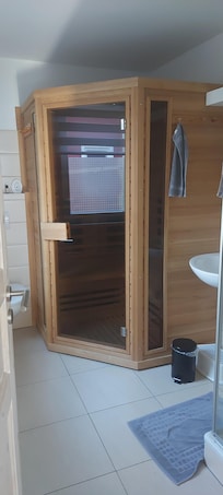 Unteres Bad mit Sauna