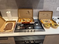 Amazing food choices nearby, good coffee too. Kitchen well-stocked for cooking & espresso!