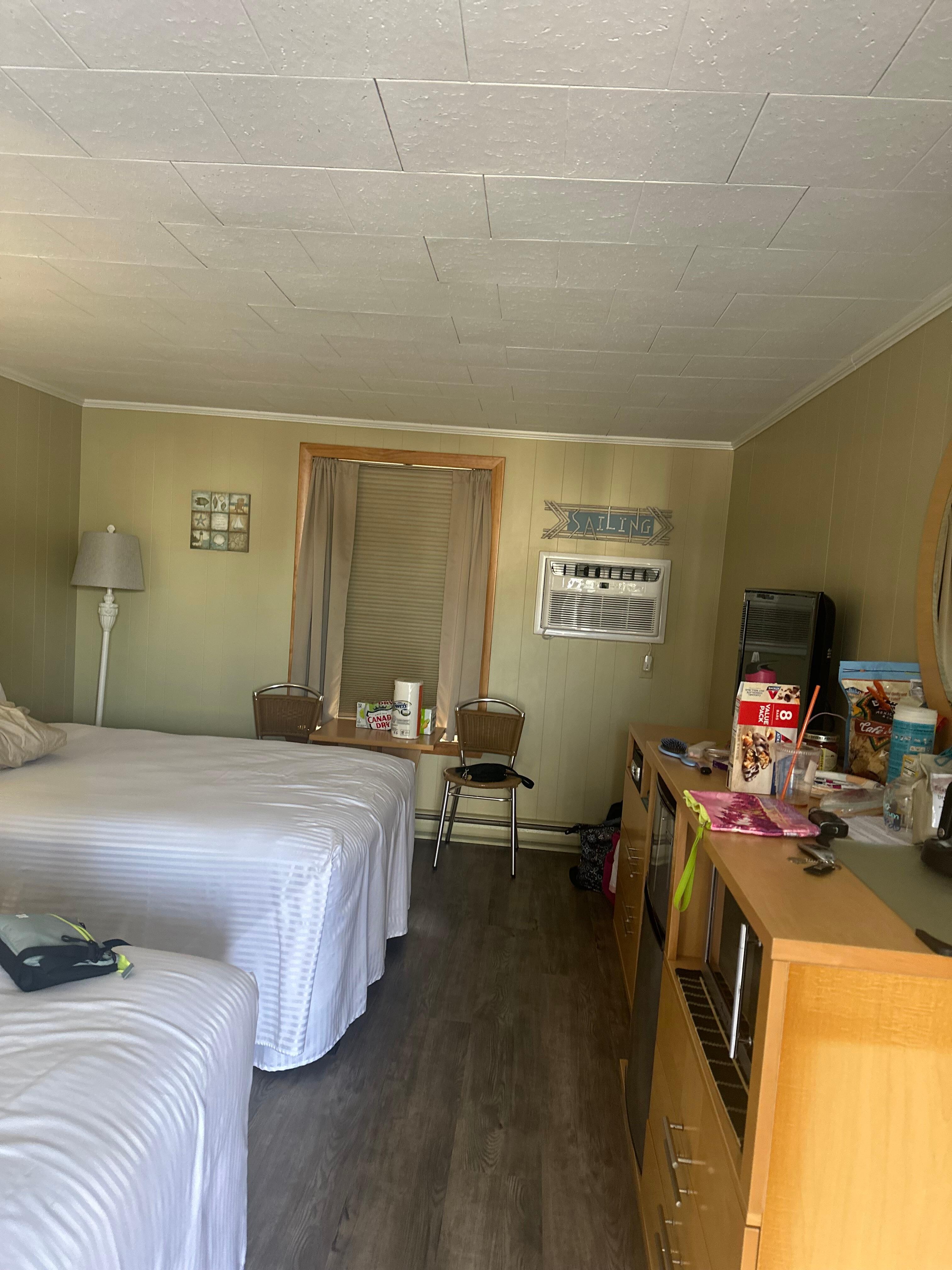 Clean and nicely decorated not a “motel” roommate 