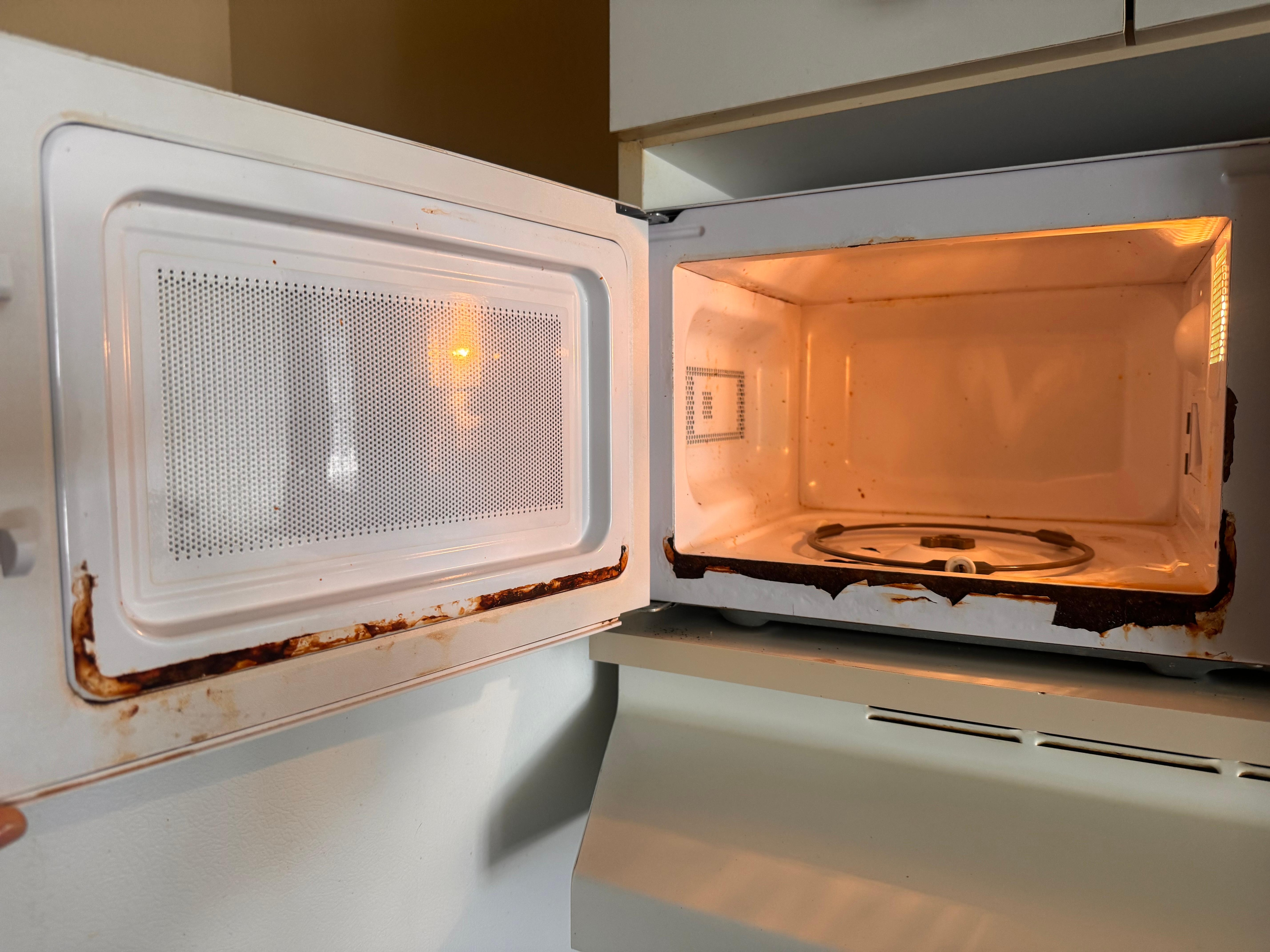 Microwave in poor condition