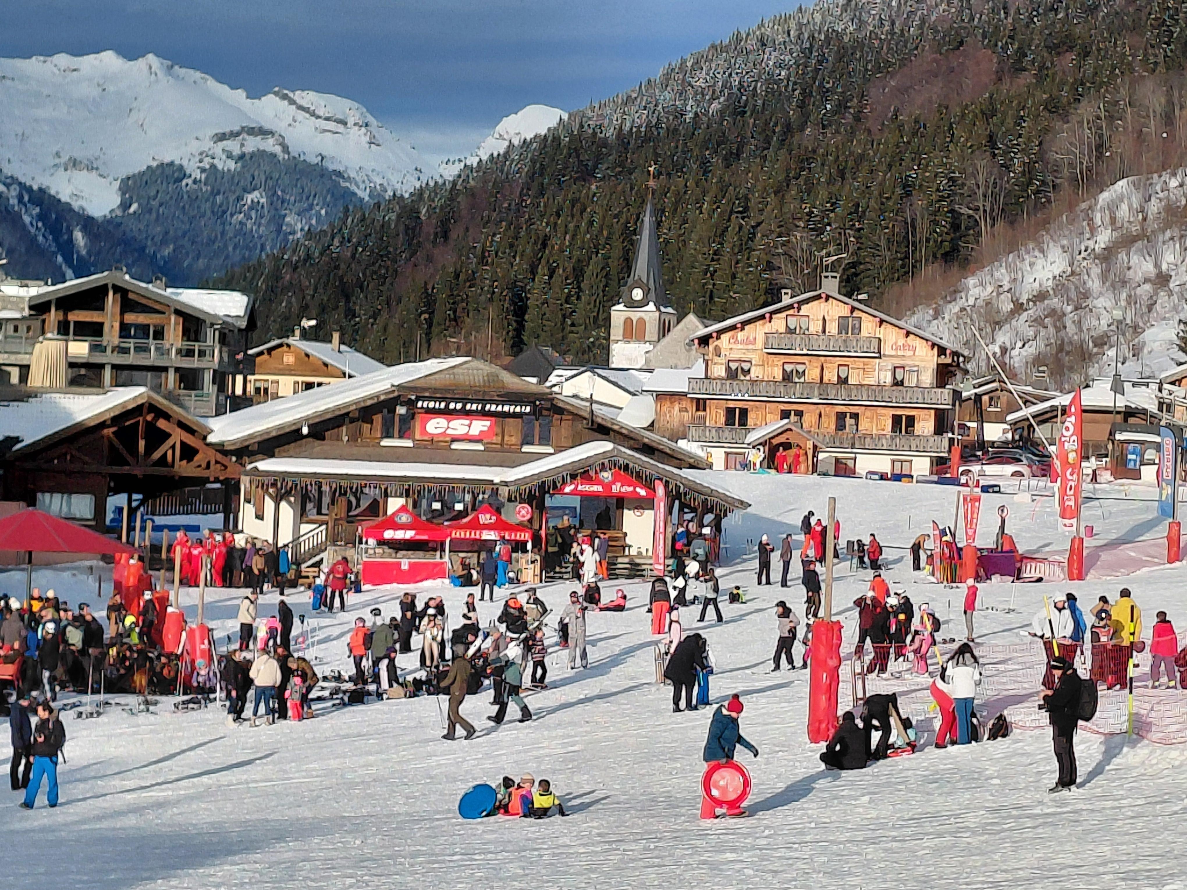 A  5 mn  à pieds  de l'appartement....départ  télésiège Chavannes 👍