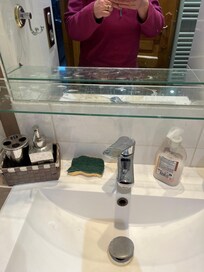 Dirty bathroom on arrival