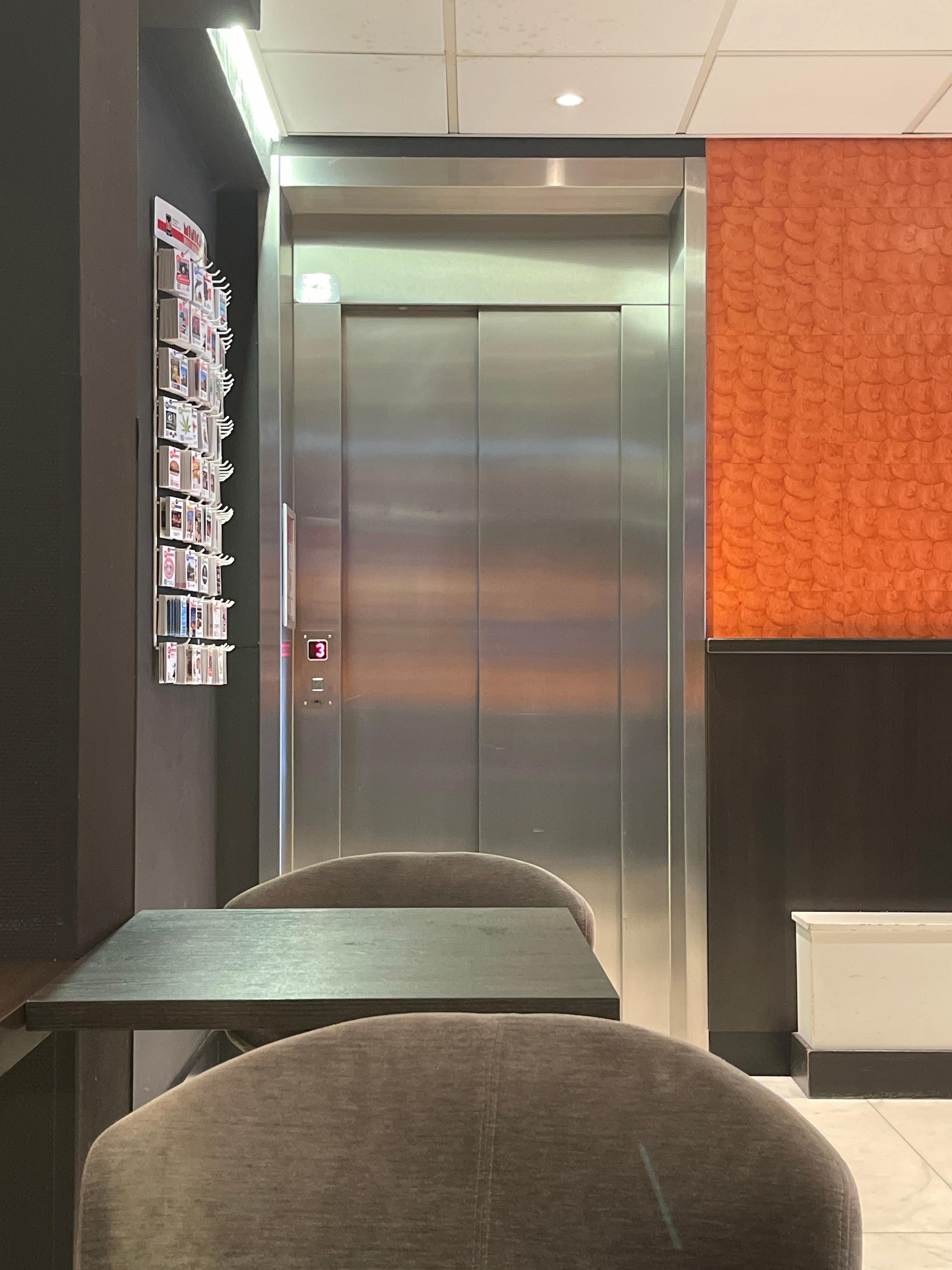 Important for me!
An elevator, even if it’s only one floor as I’m on crutches… 🥴👍💕