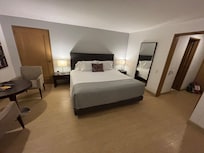 spacious, luxurious and comfy bed/pillows.