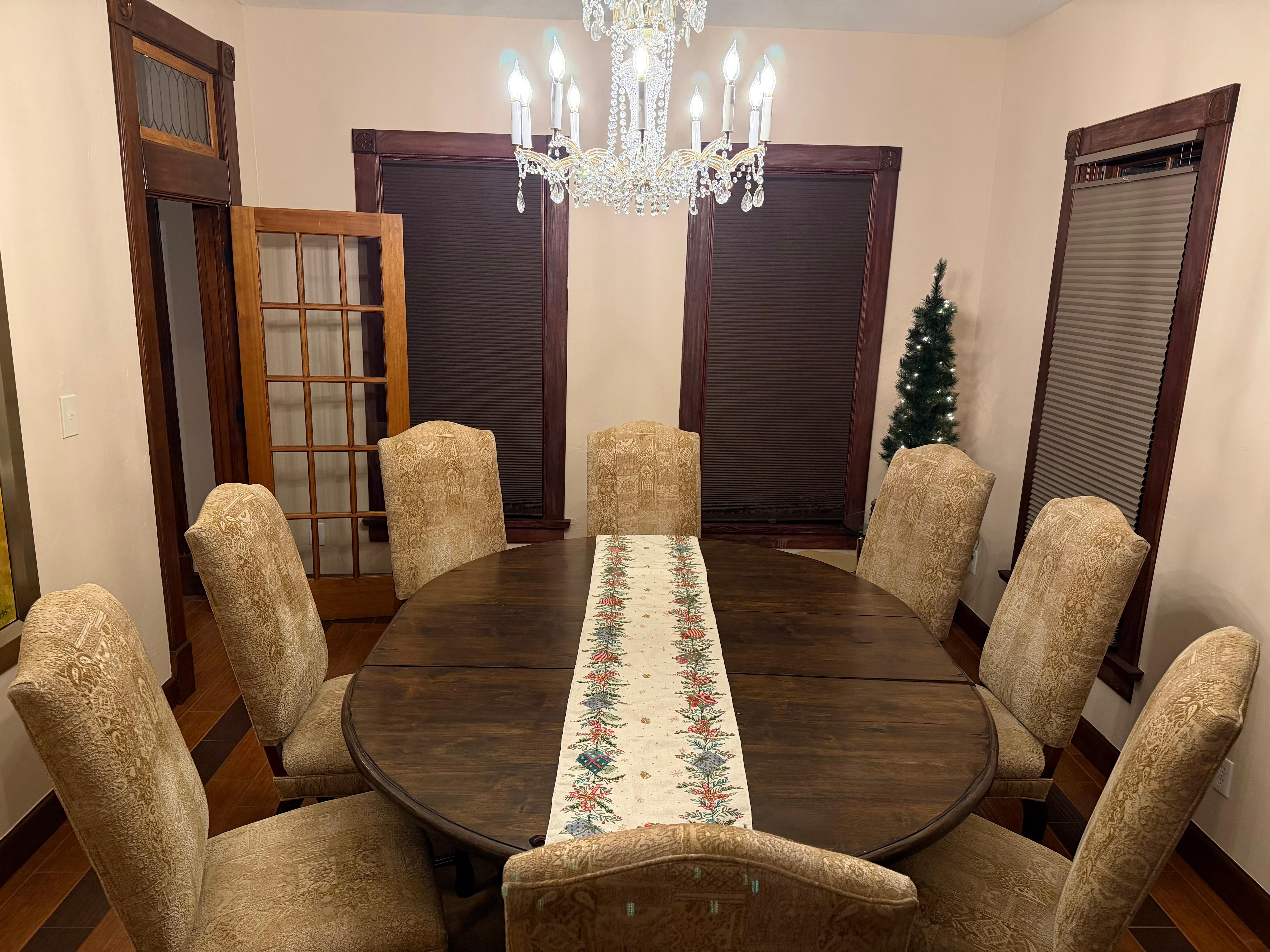 Dining table fit our family of 7 comfortably.