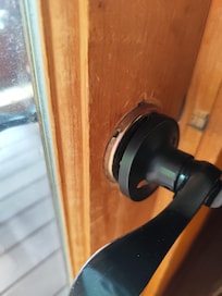 Little things like this that are easily fixable annoy me, most of the door handles are like this and it just seemed poorly taken care of.