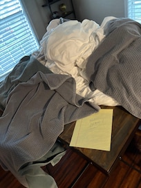 This says ALL CLEAN. The linens were not clean there was trash clinging to the sheets