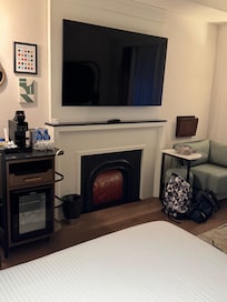 Lots of plugs for phones and laptops, bonus cool fireplace (we didn’t use)