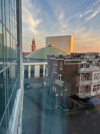 Vanuit de kamer konden wij het theater al zien