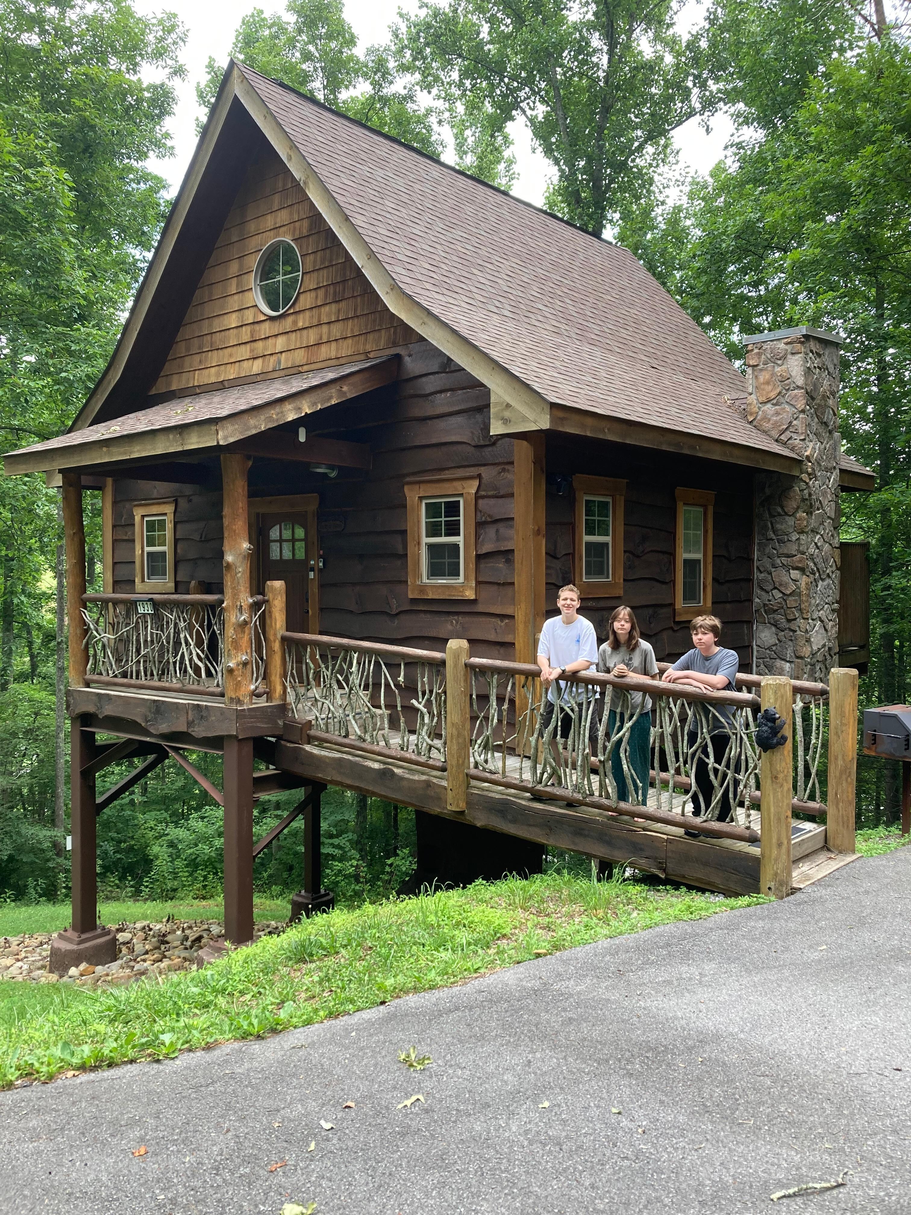 Cozy Treehouse Cabin