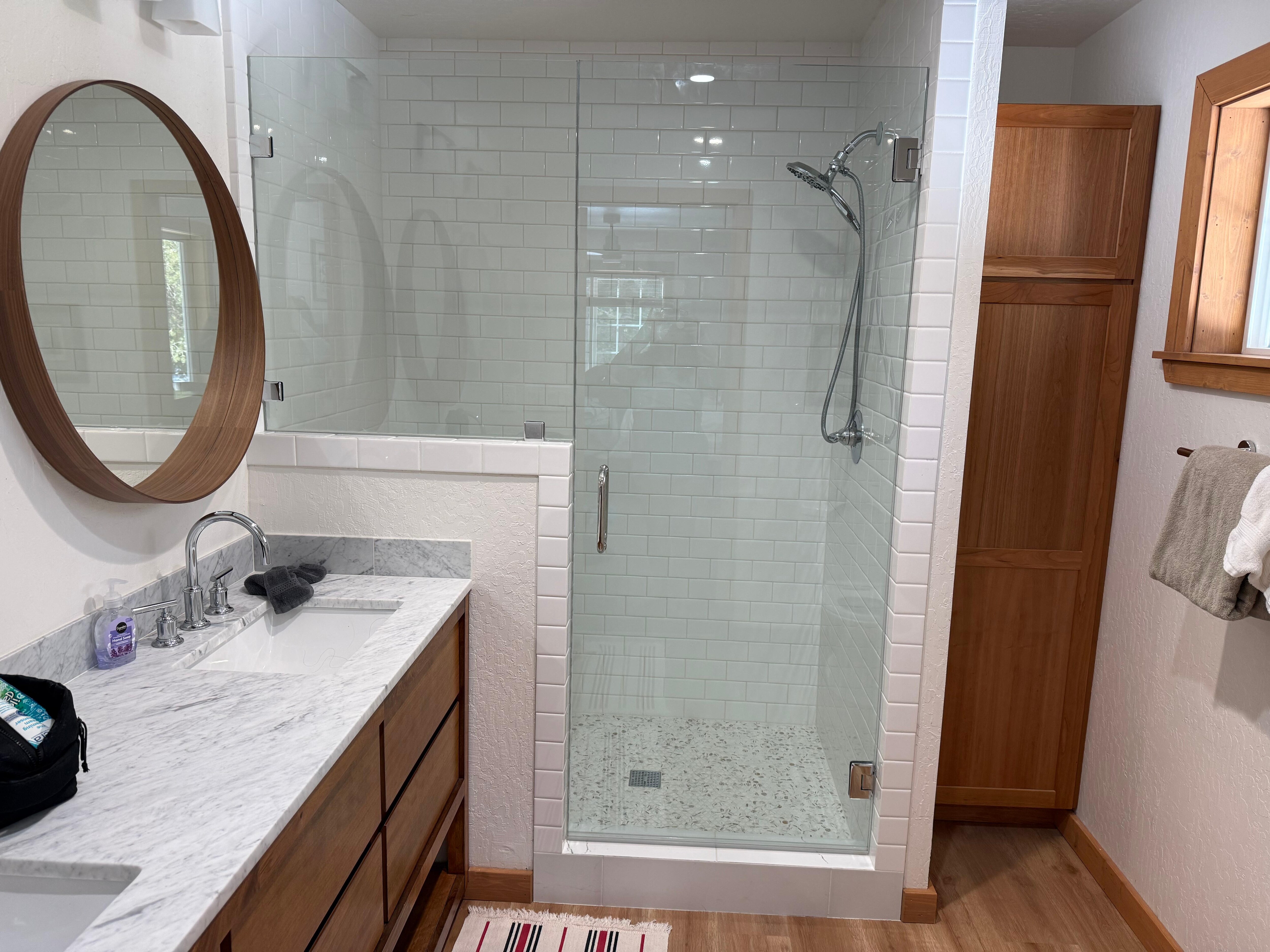 Want to remodel our bathroom just like this one. Gorgeous 