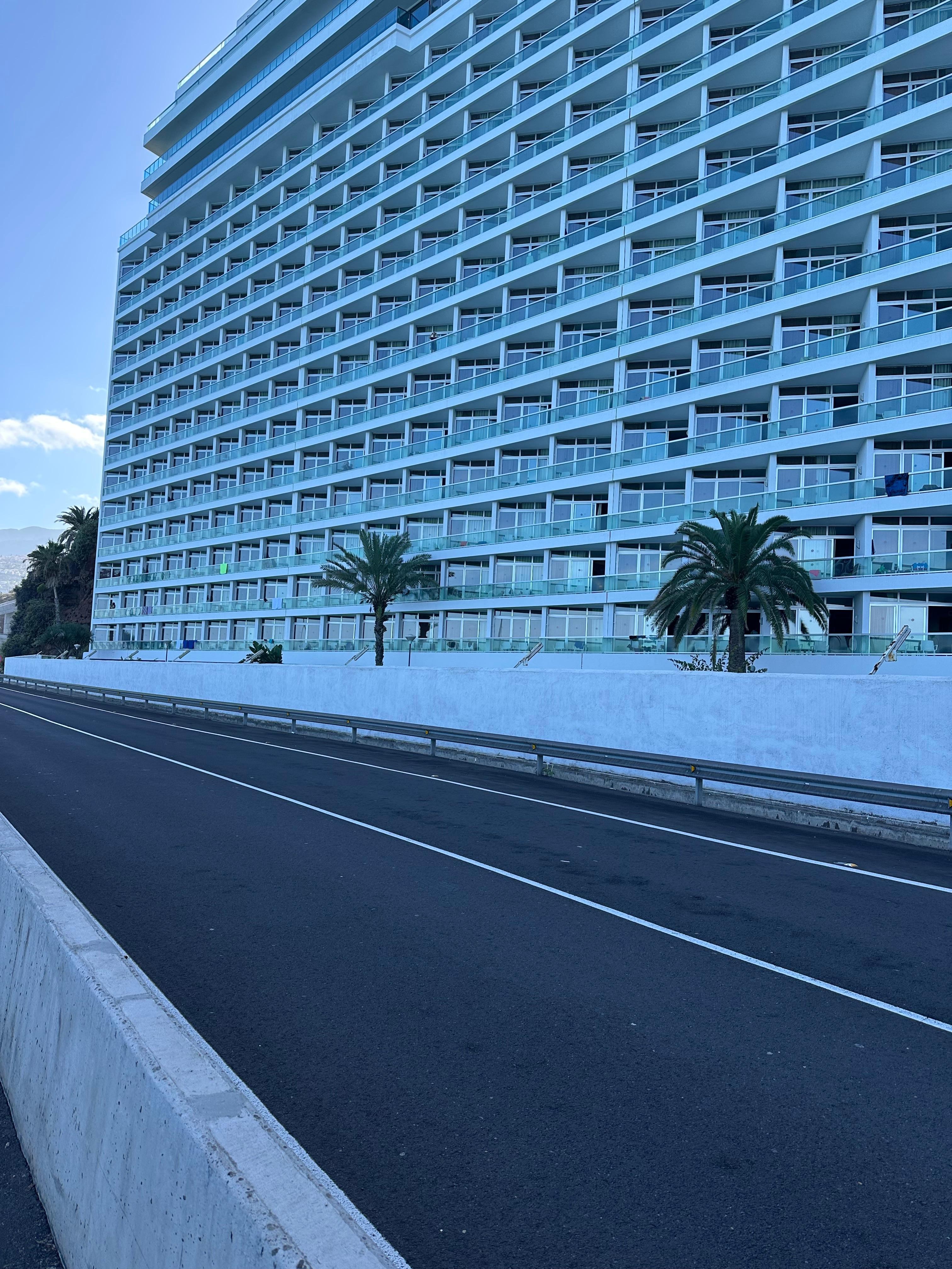 L hôtel vu d en bas 