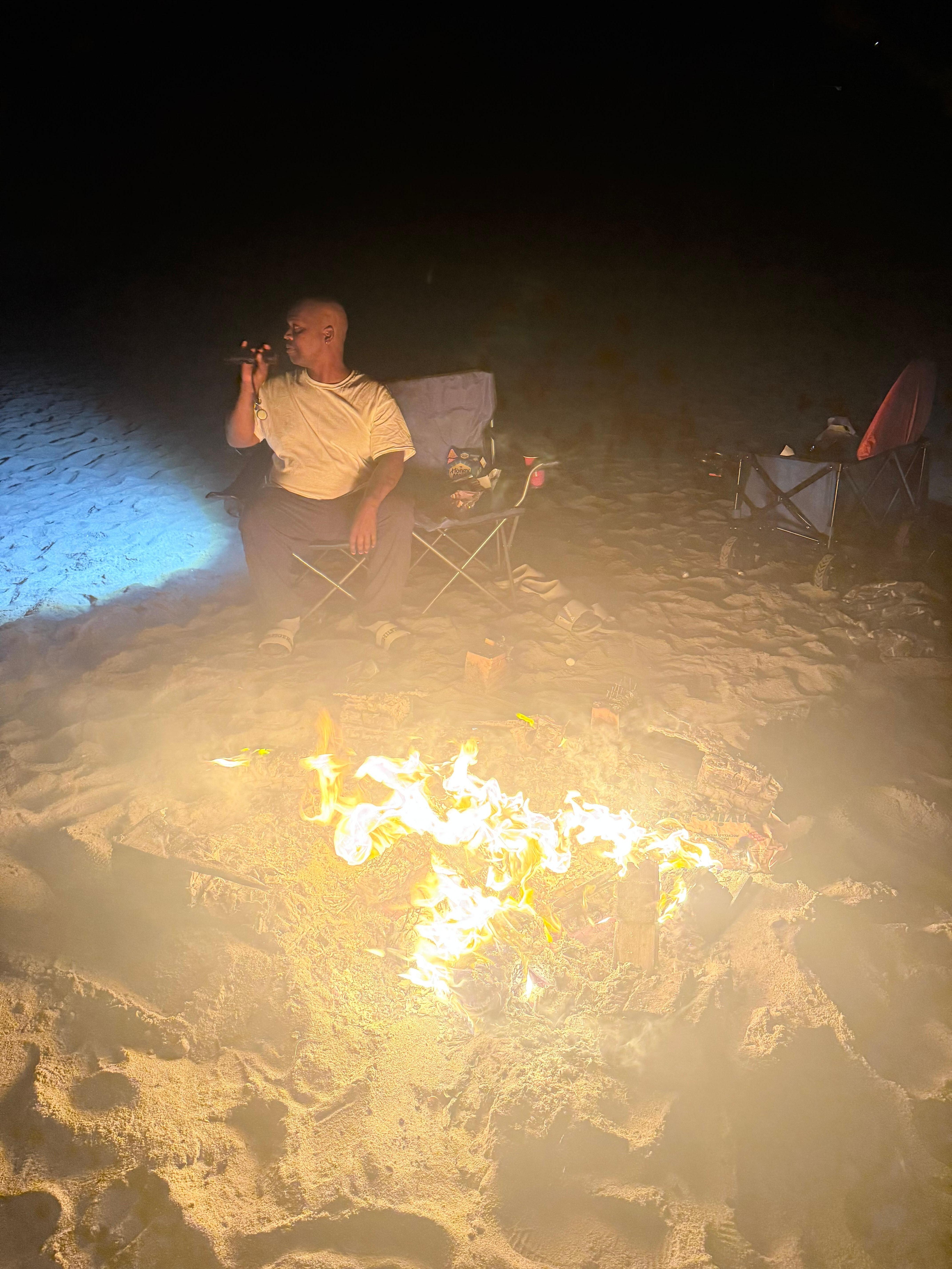 Bonfire & s’mores at the beach