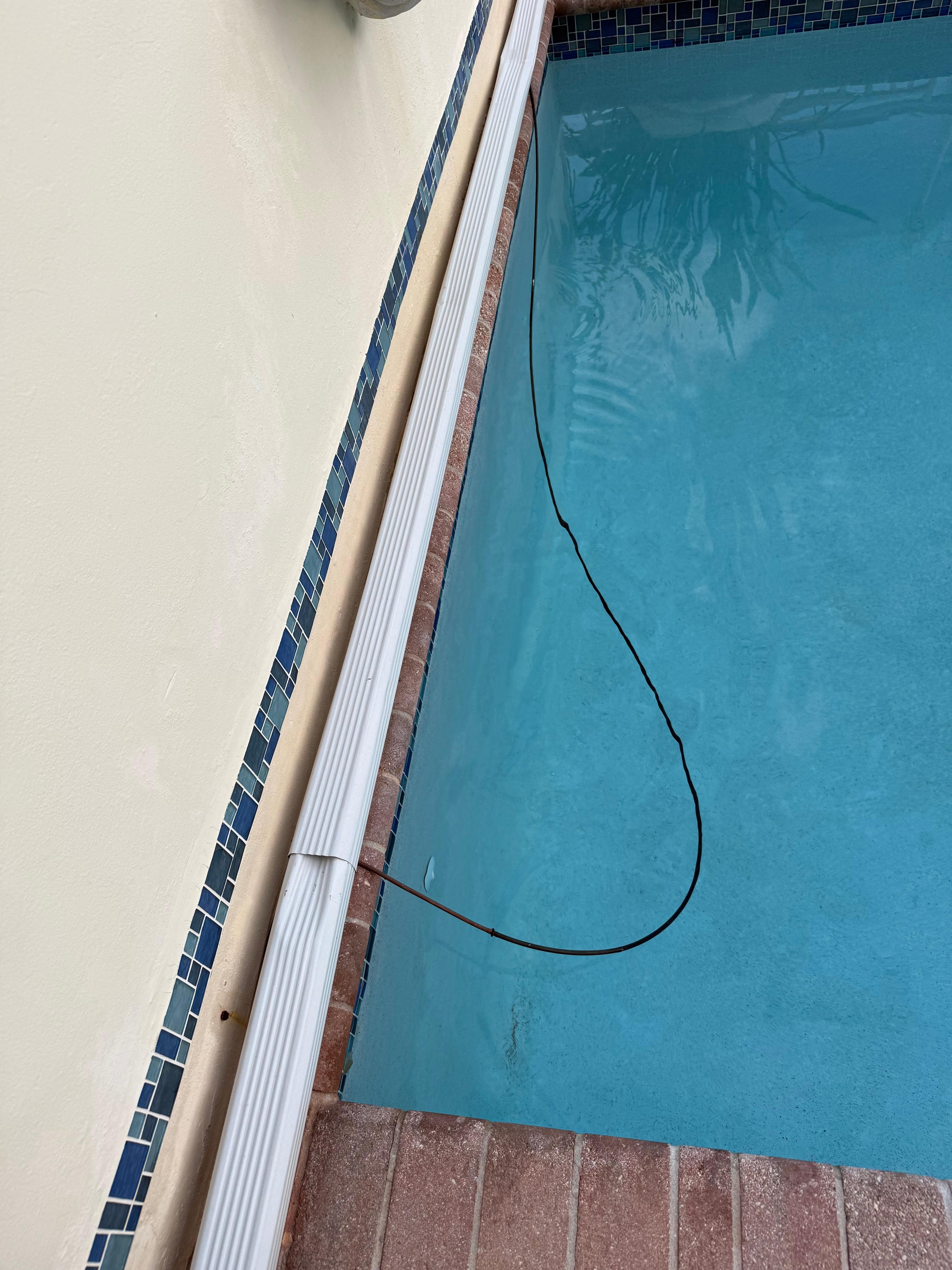 Electric cable inside the pool