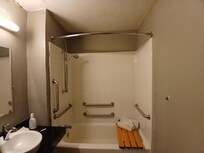 No shower curtain. And the button to switch shower to tub water is broken off.