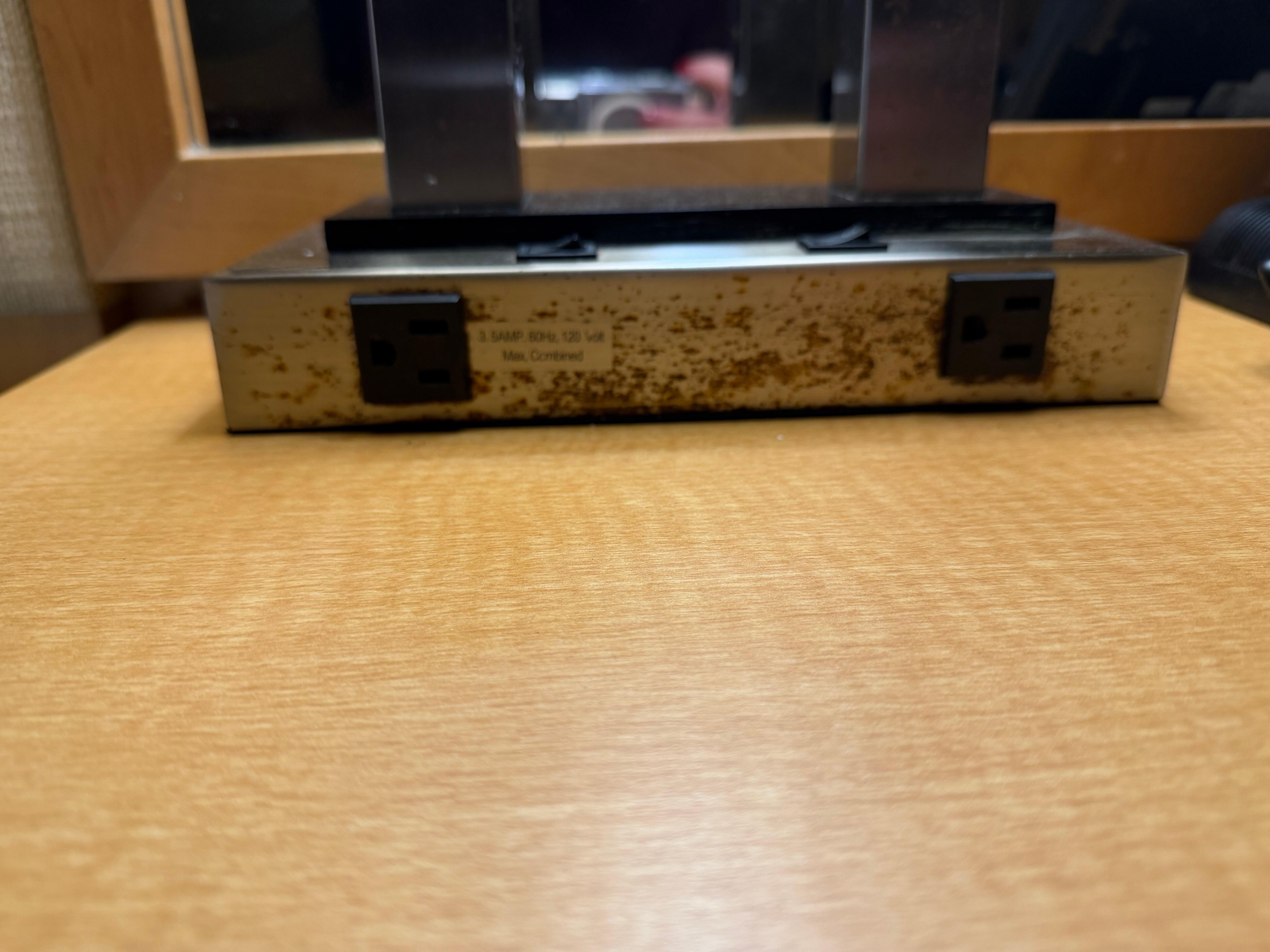 Rusty night stand lights (which only had 1 of the 2 bulbs…)