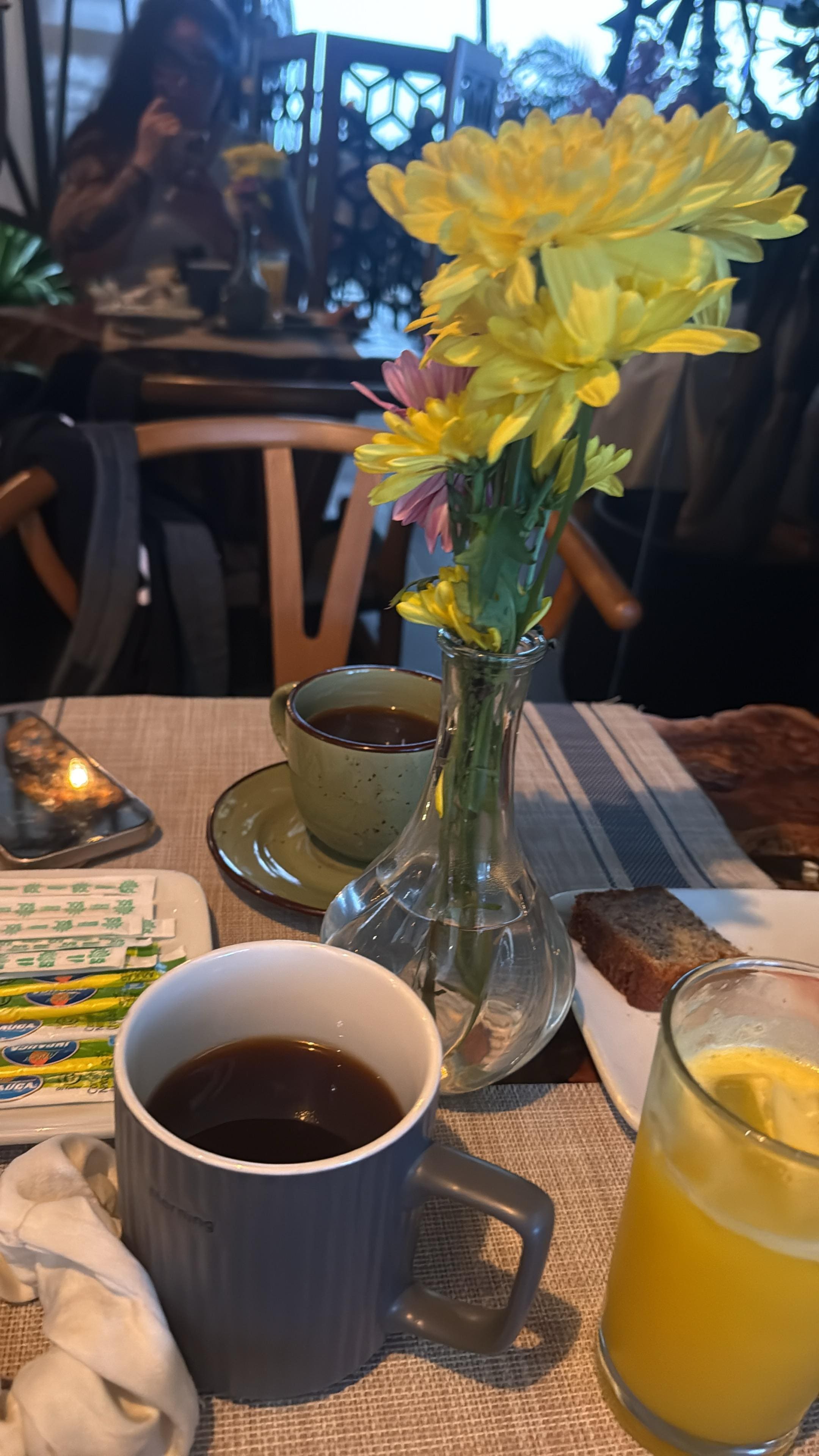 Waiting for my breakfast 