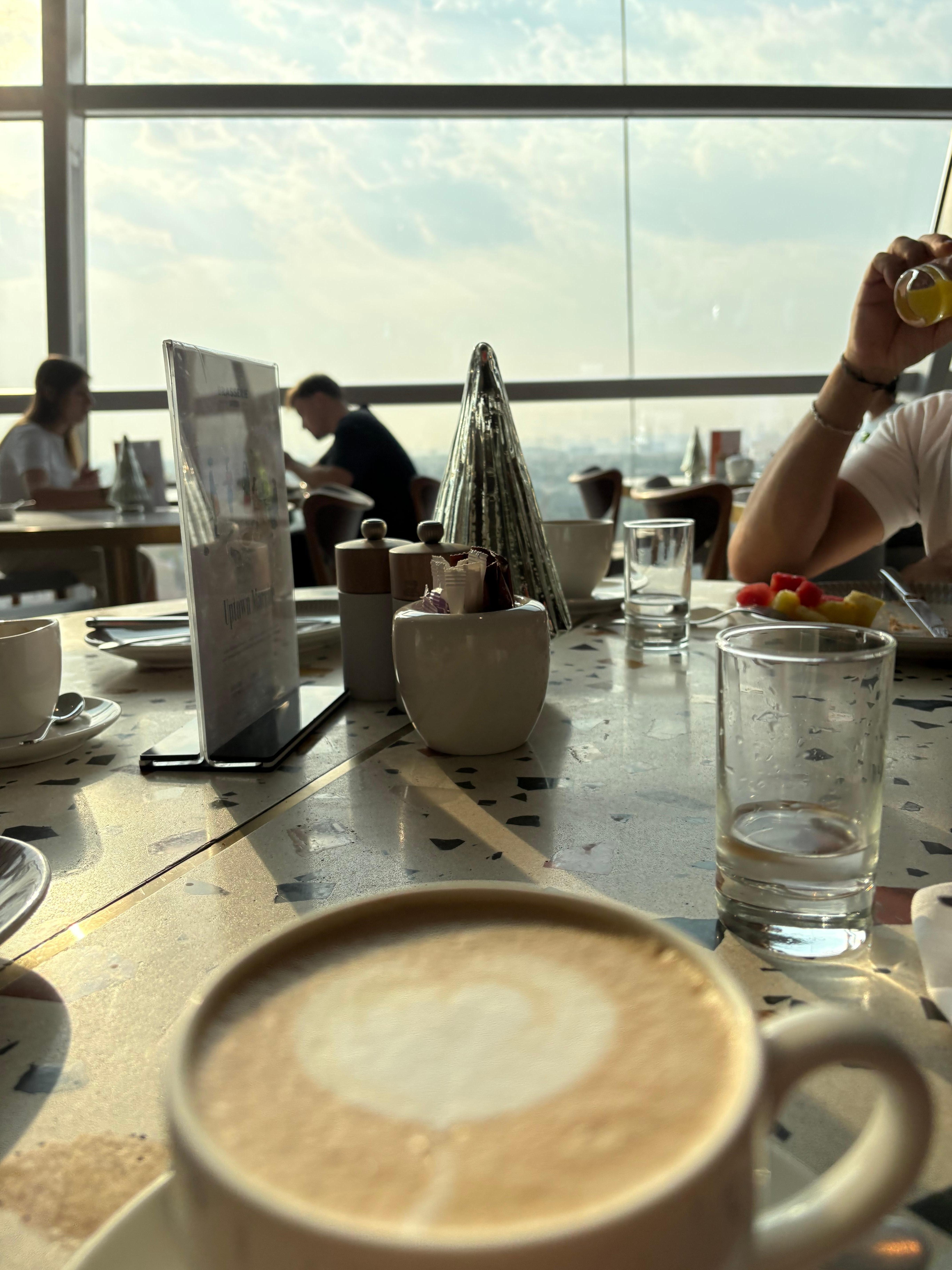 Vista bellissima a colazione 
