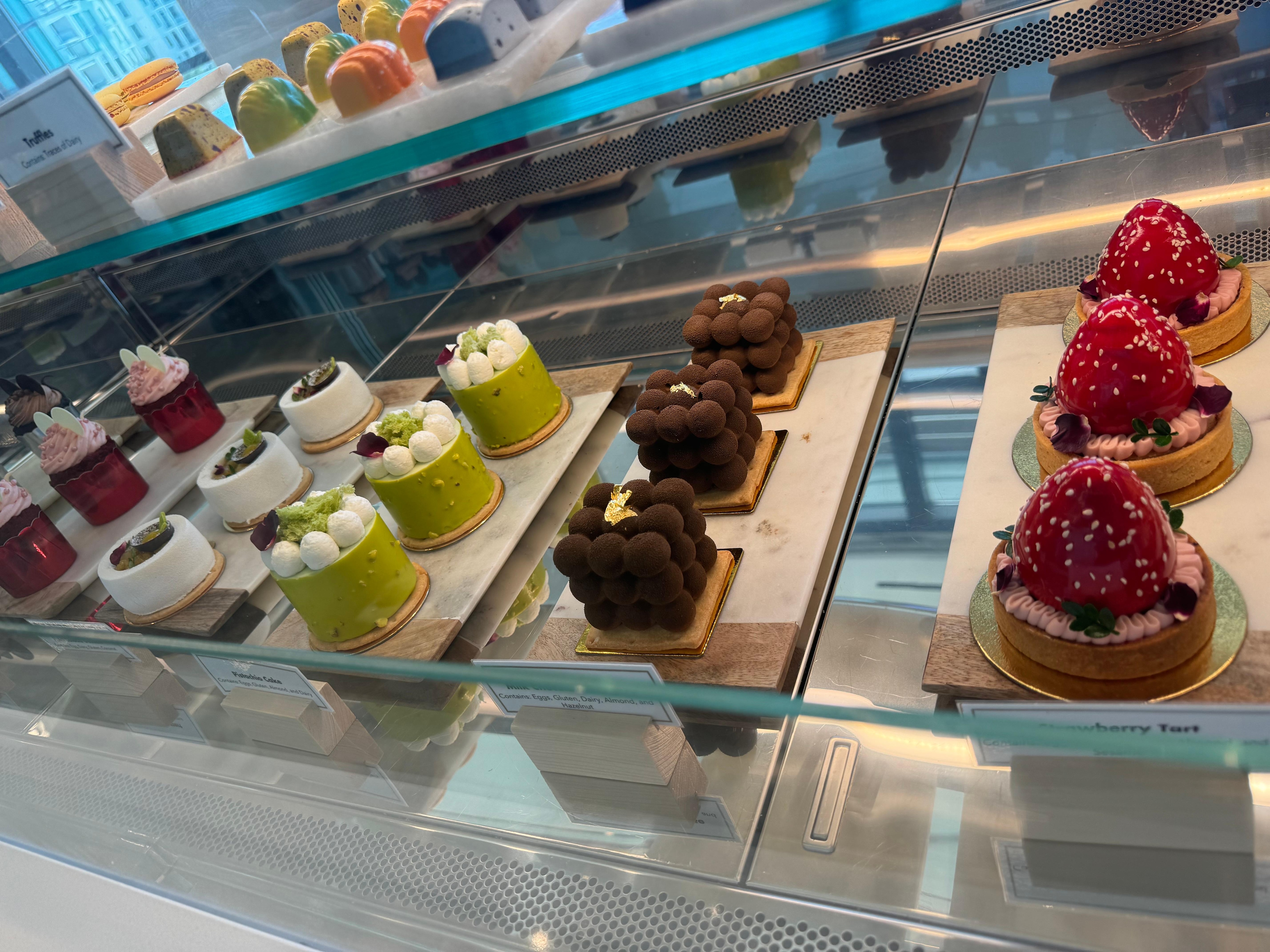 Breakfast/snack cafe open until 8pm 