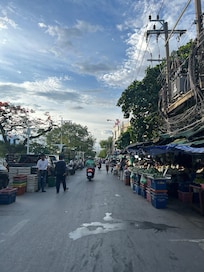 The market nearby hotel