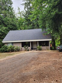 Large front yard for a picnic.