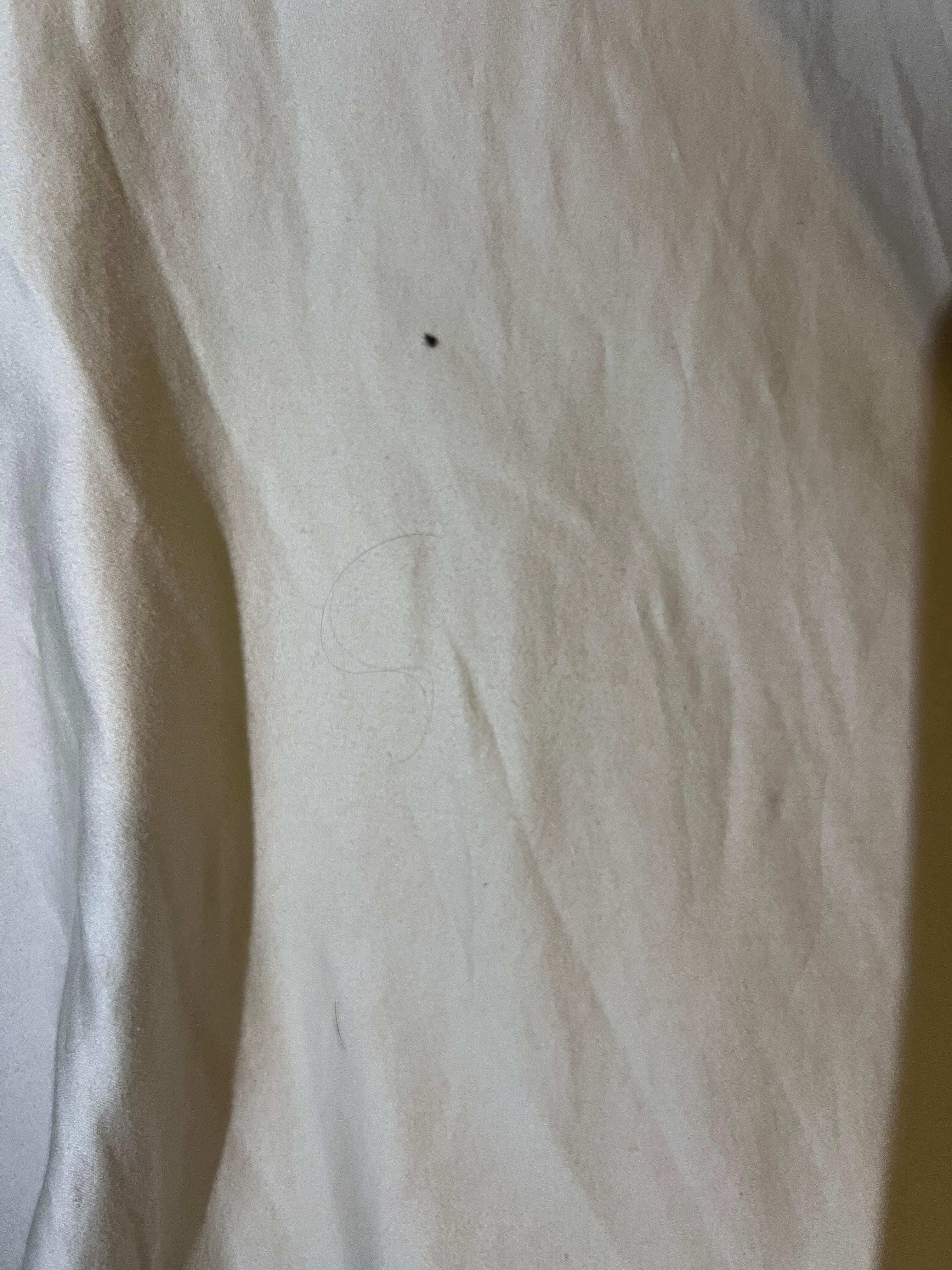 Just 1 picture of hair infested beds