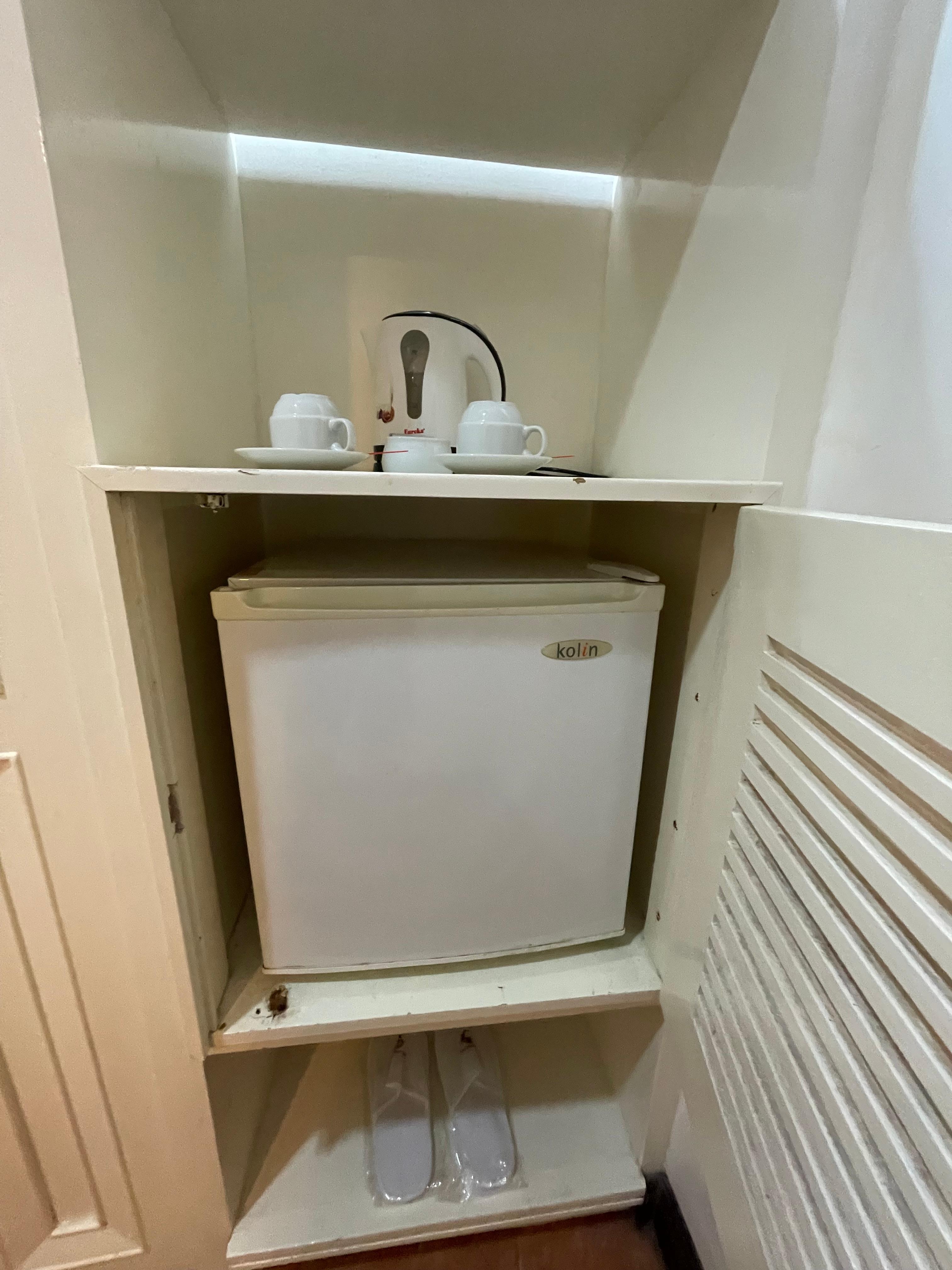 Small refrigerator. Coffee/tea