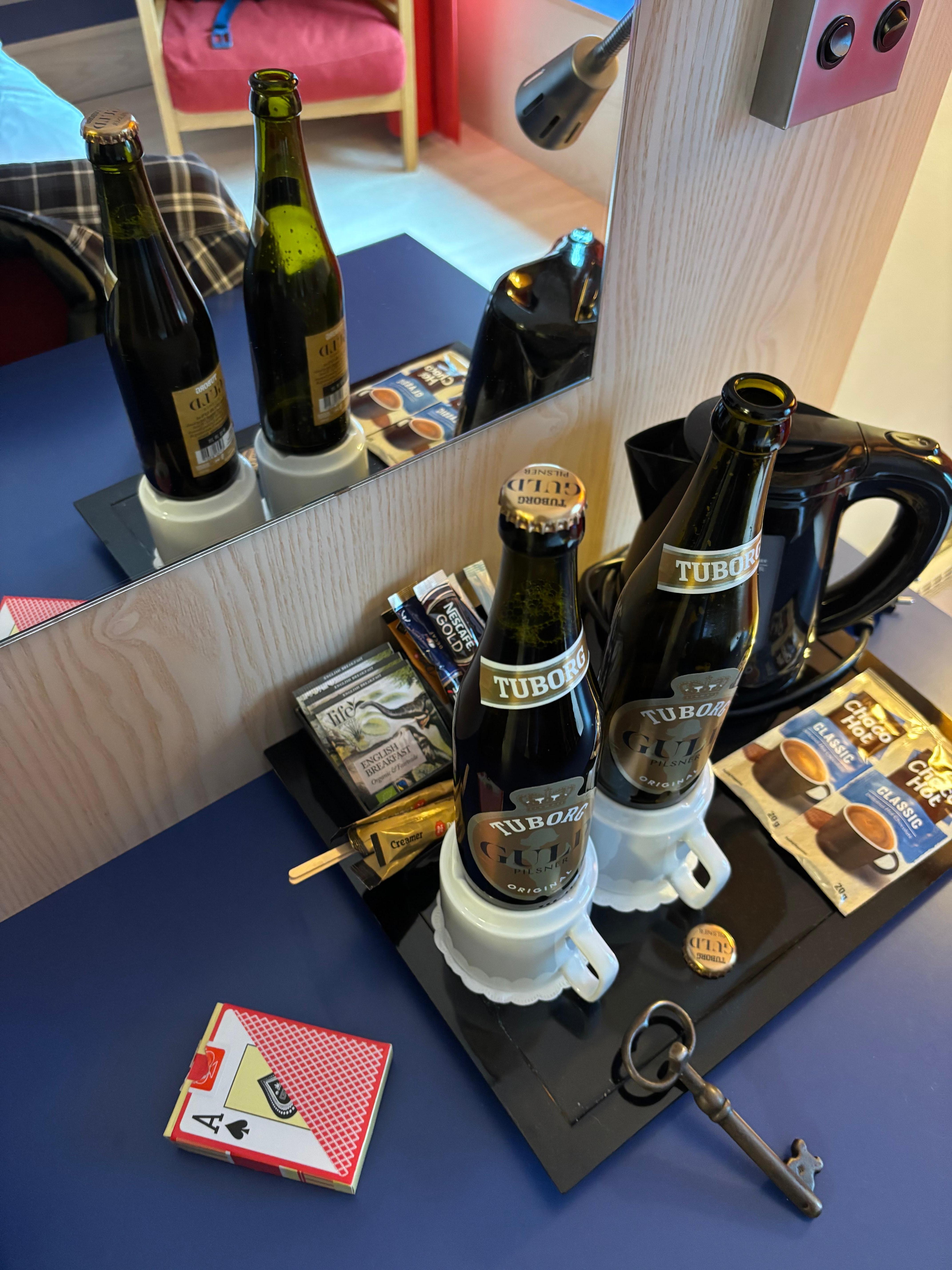 Ölprovning på rummet, den vänstra var bättre/oöppnad!