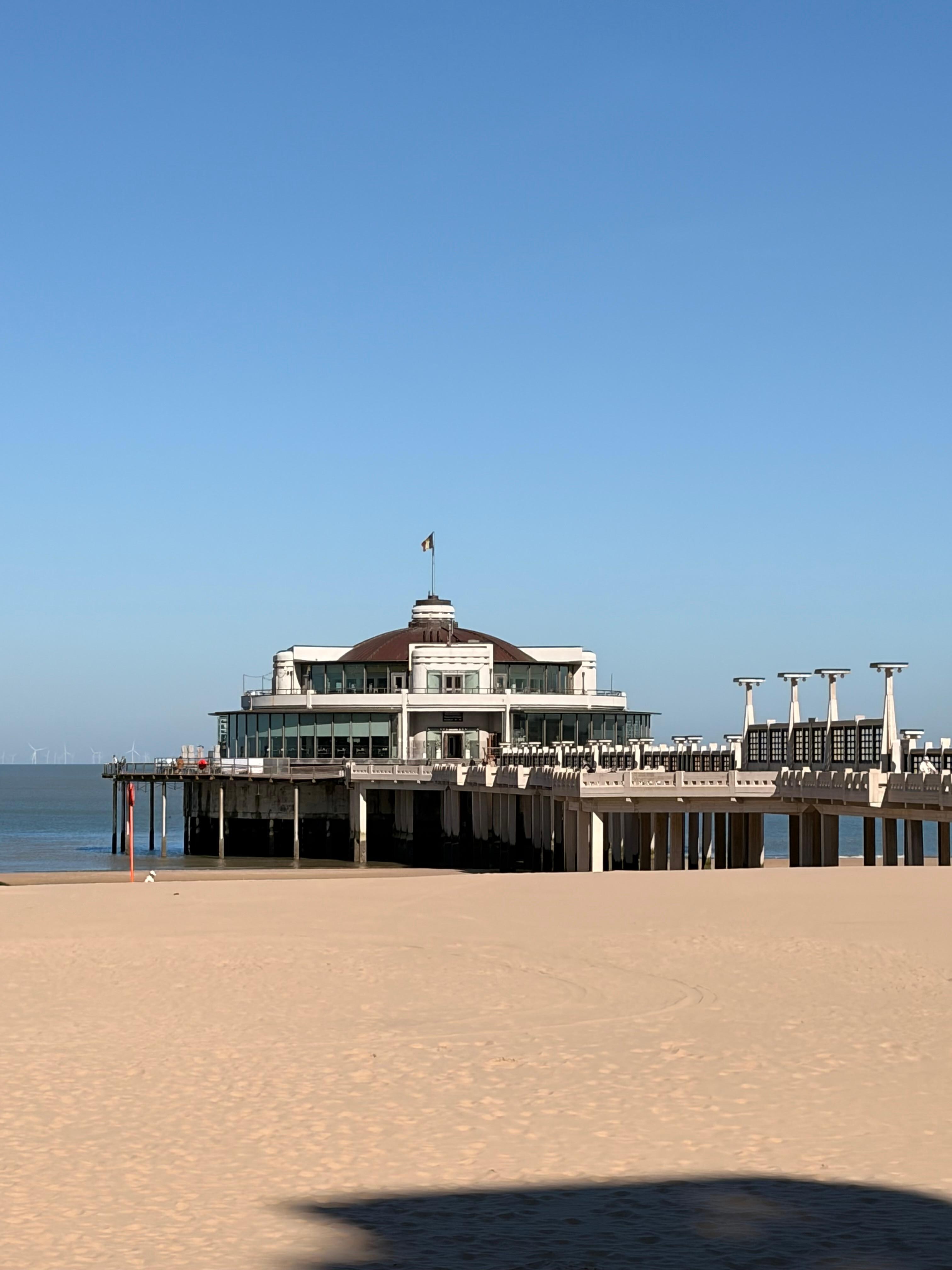 Lovely walks to the pier. 