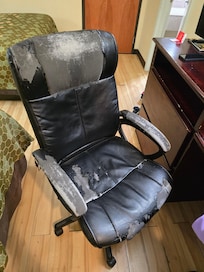 The chair is unacceptable it's like trash