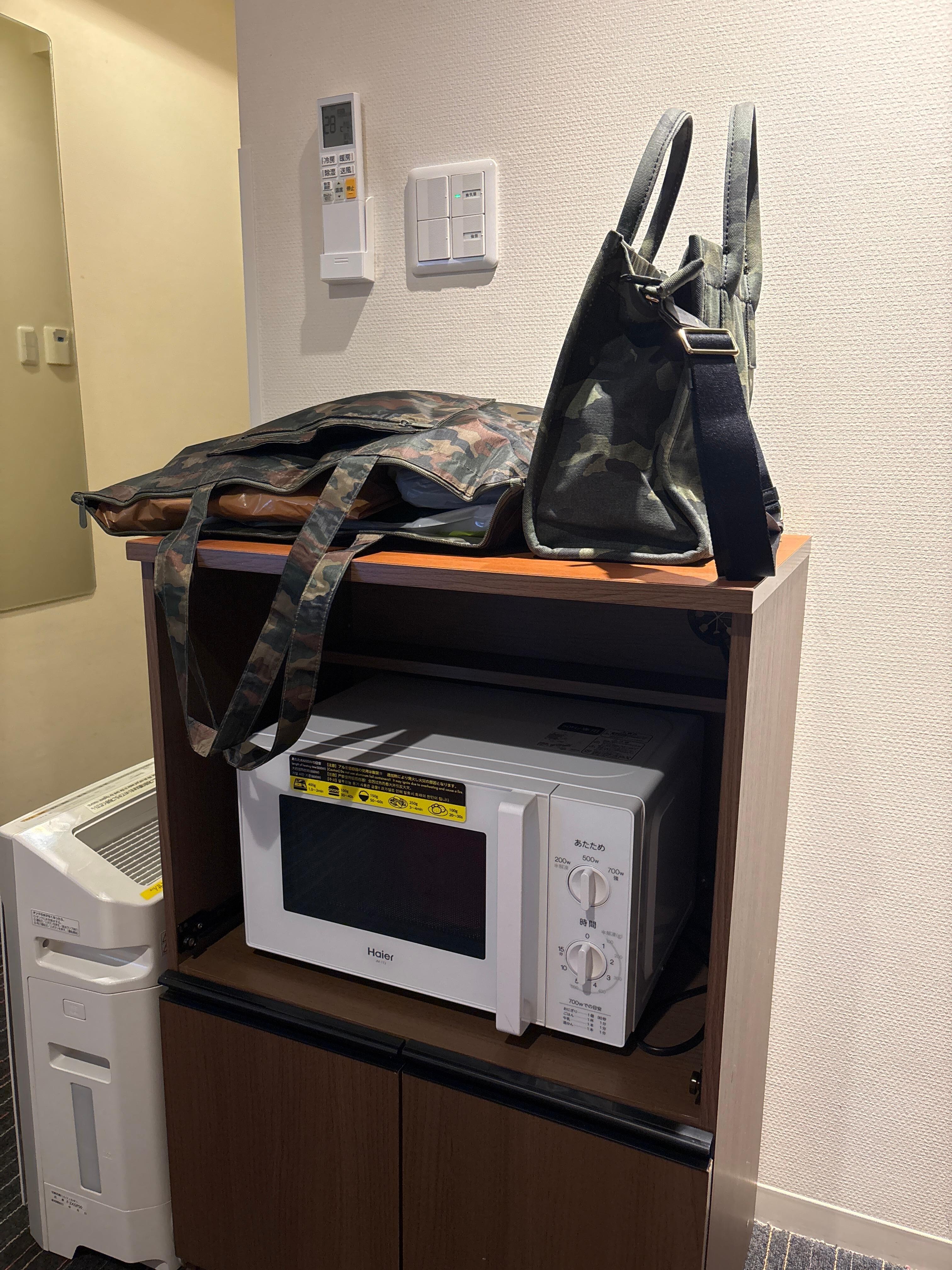 荷物が置けるこの棚が便利でした。