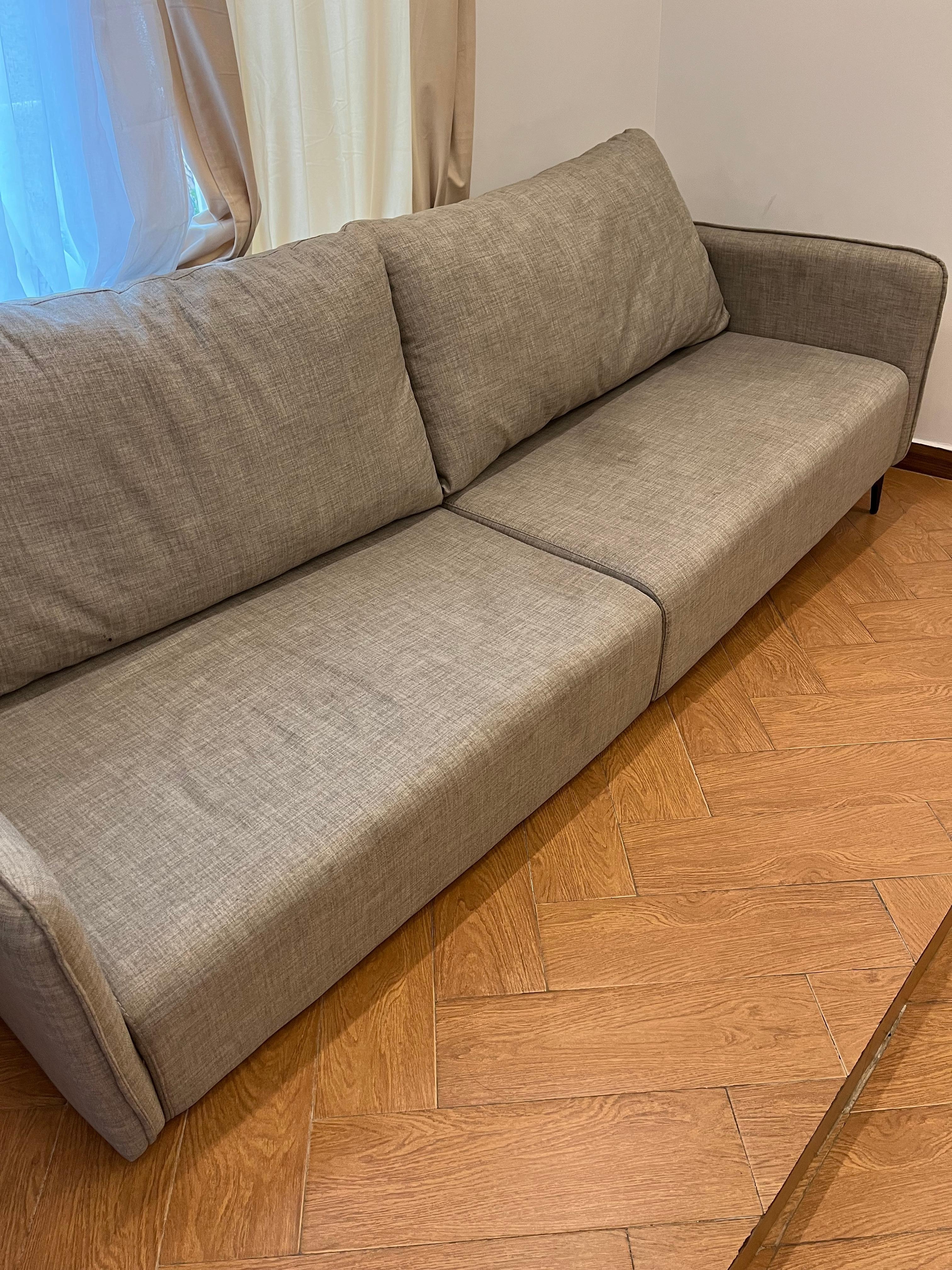 Broken sofa with stains, photo 2