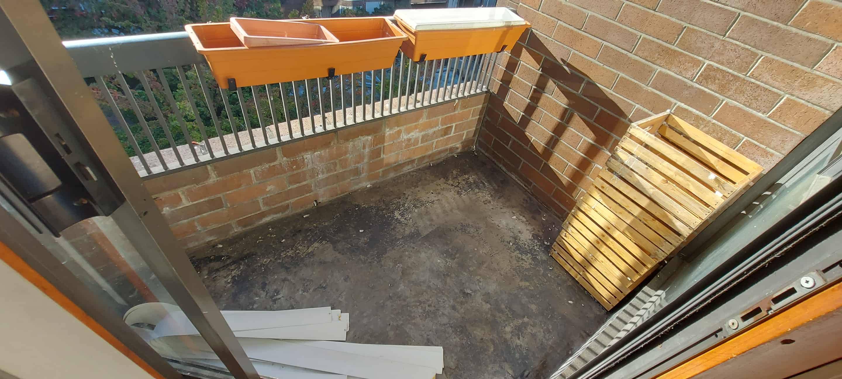 Again, the balcony is pretty crusty, with a pile of all the broken blinds.