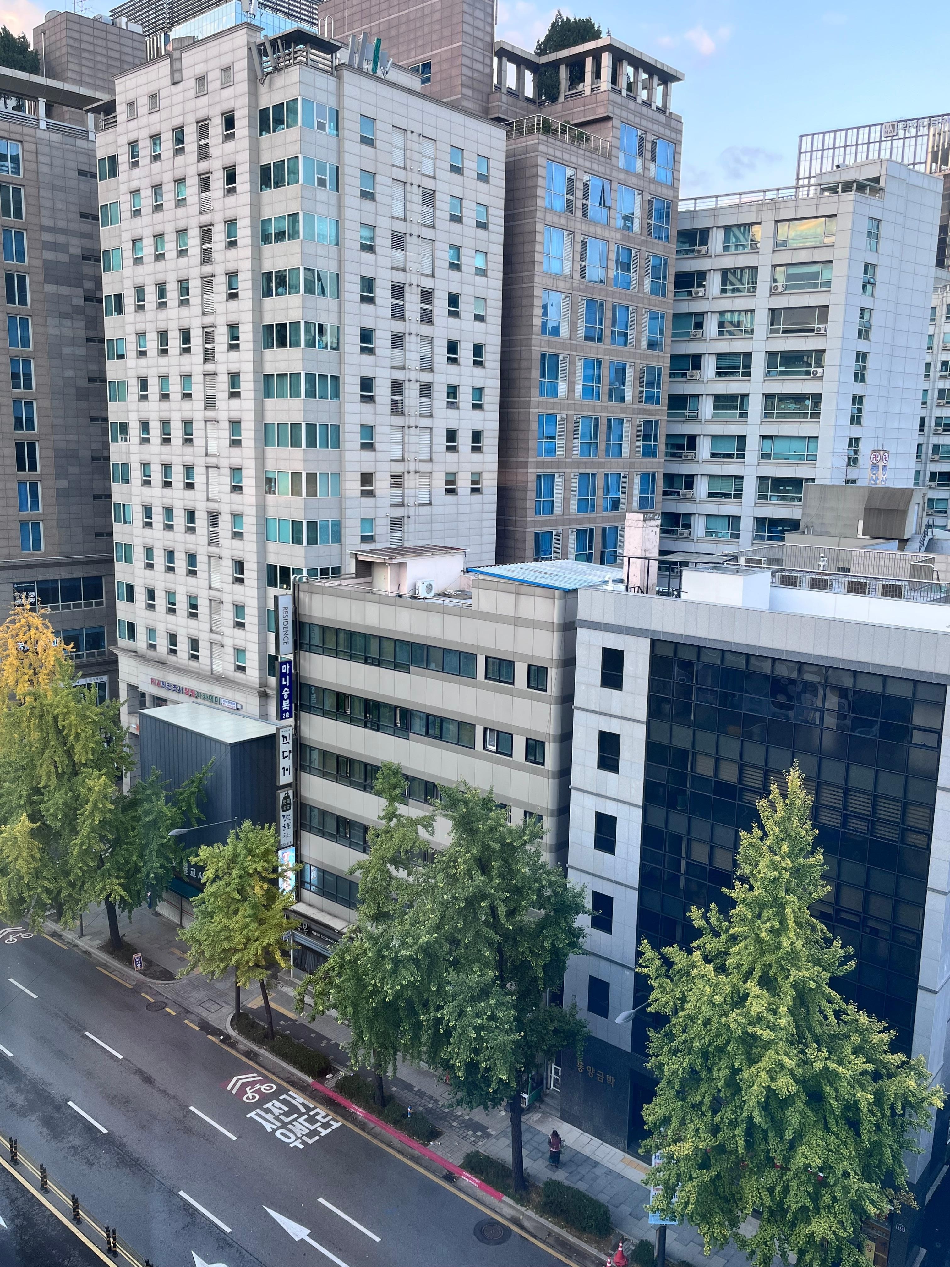 部屋から見下ろした街並み