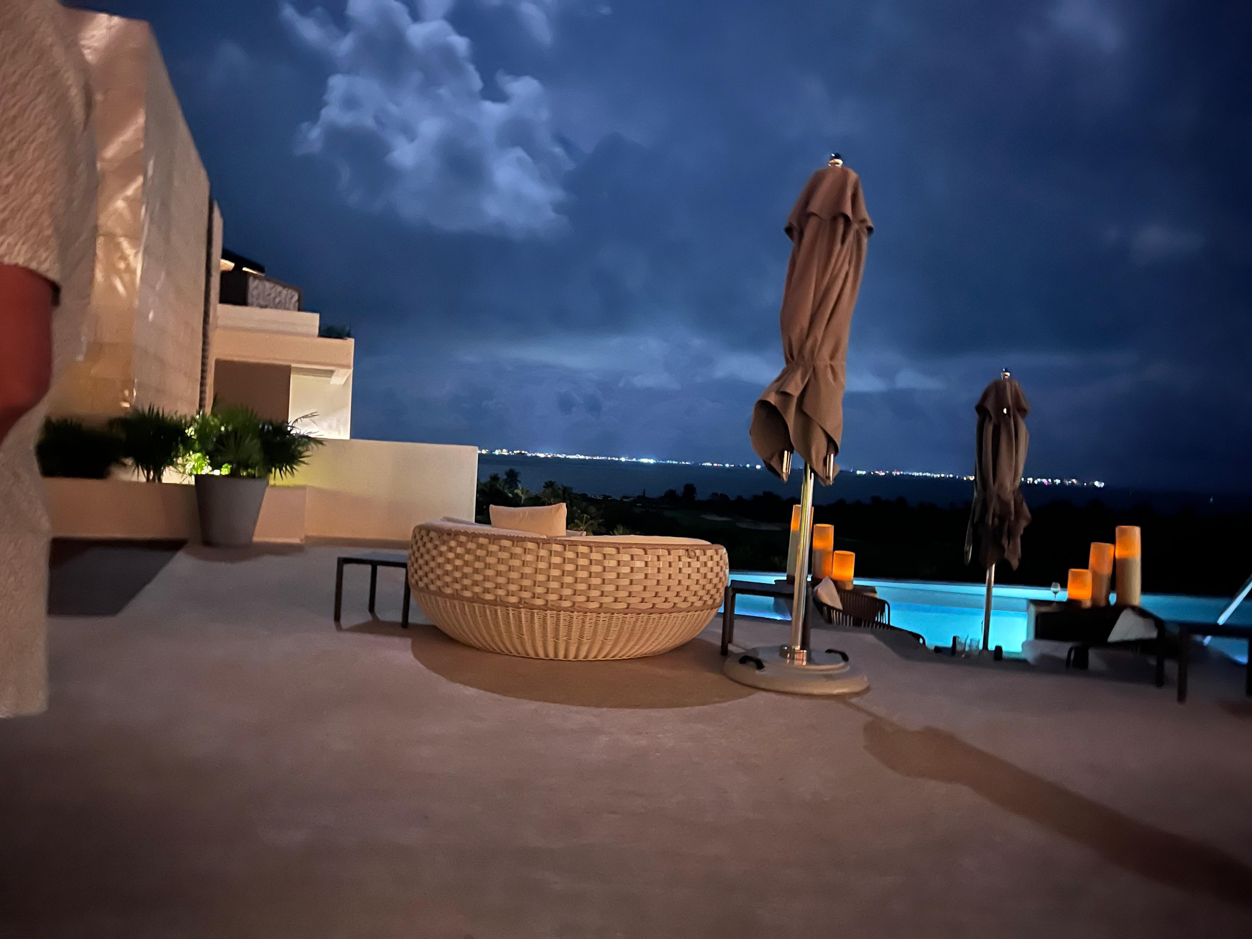 Roof top infinity pool view
