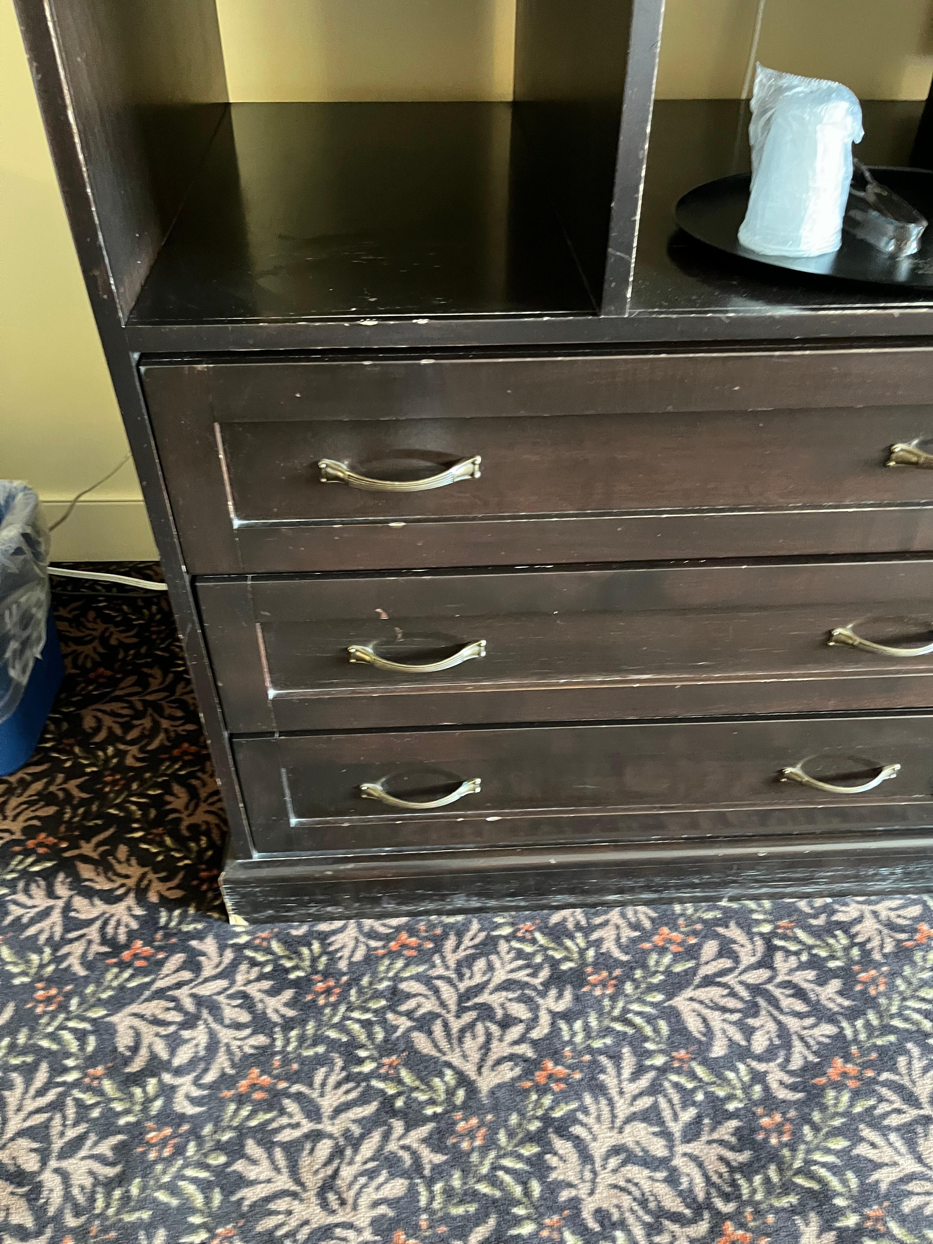 Dresser