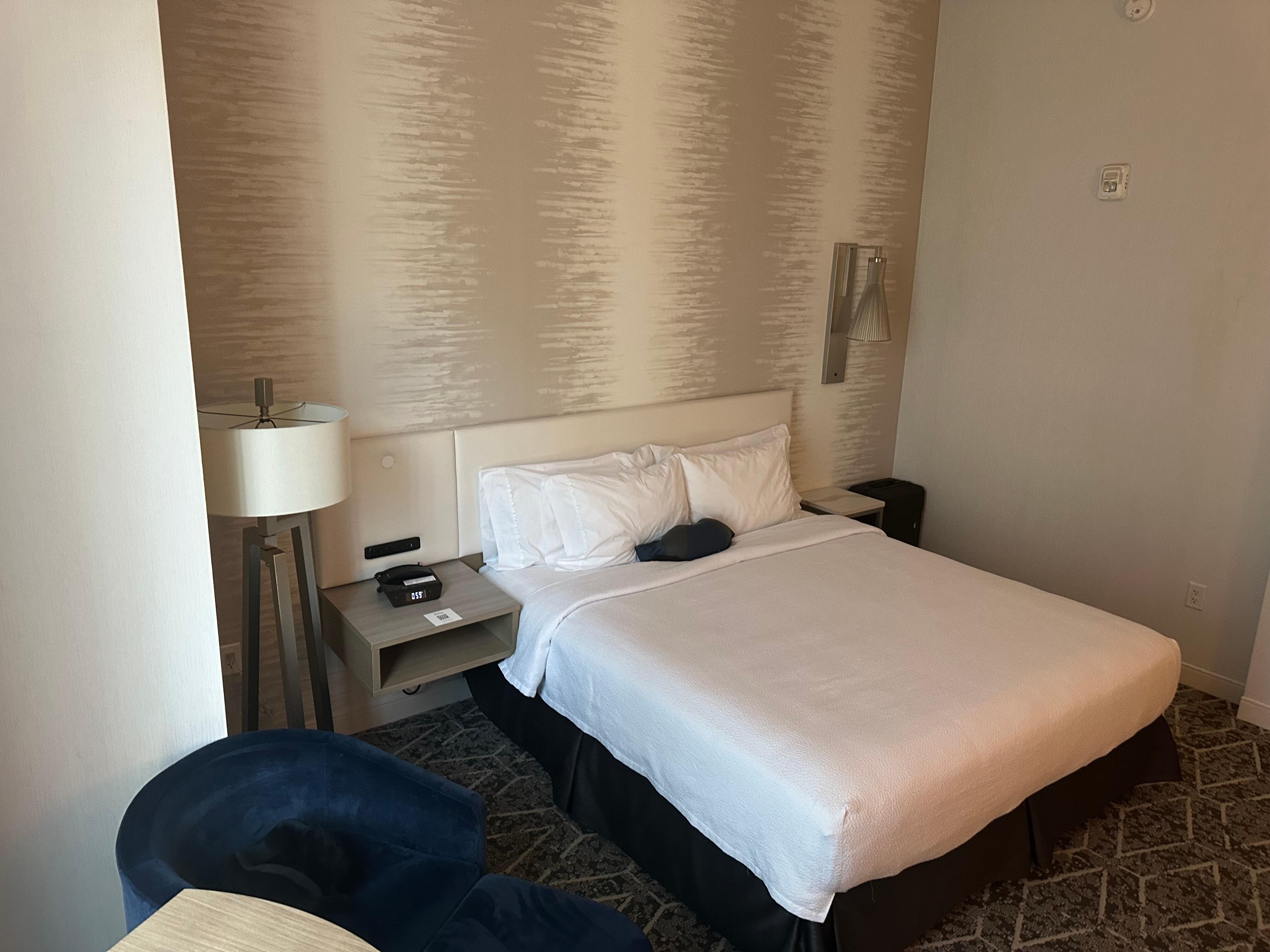 King size bedroom 