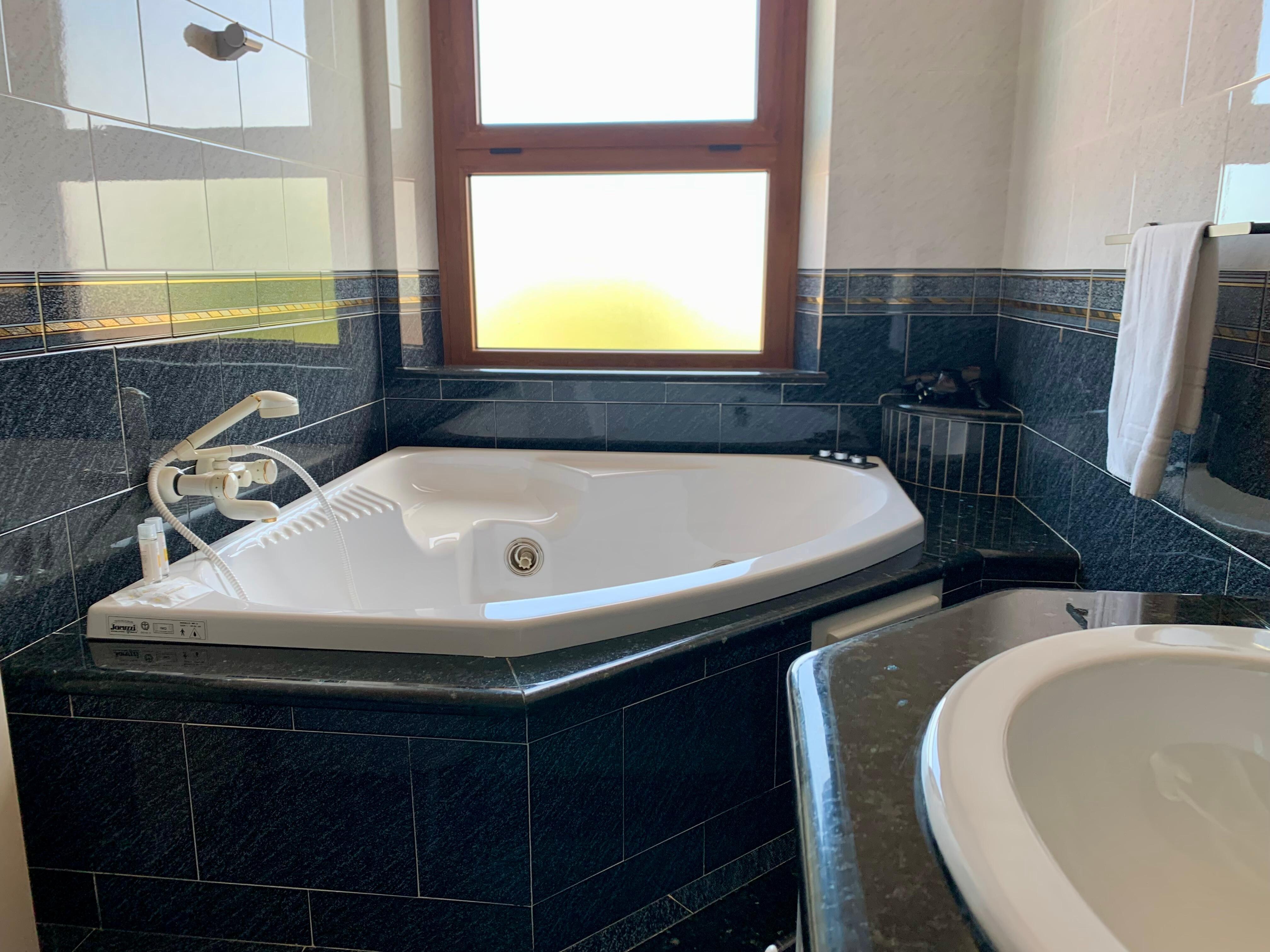 Bagno con vasca idromassaggio