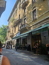 God Save The Food- great local neighborhood bar where all the Italians hang out for an aperitivo