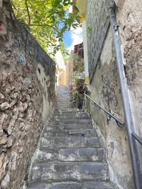 Way down to Praiano marina