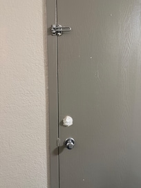 Keyhole with napkin/dryer sheet
