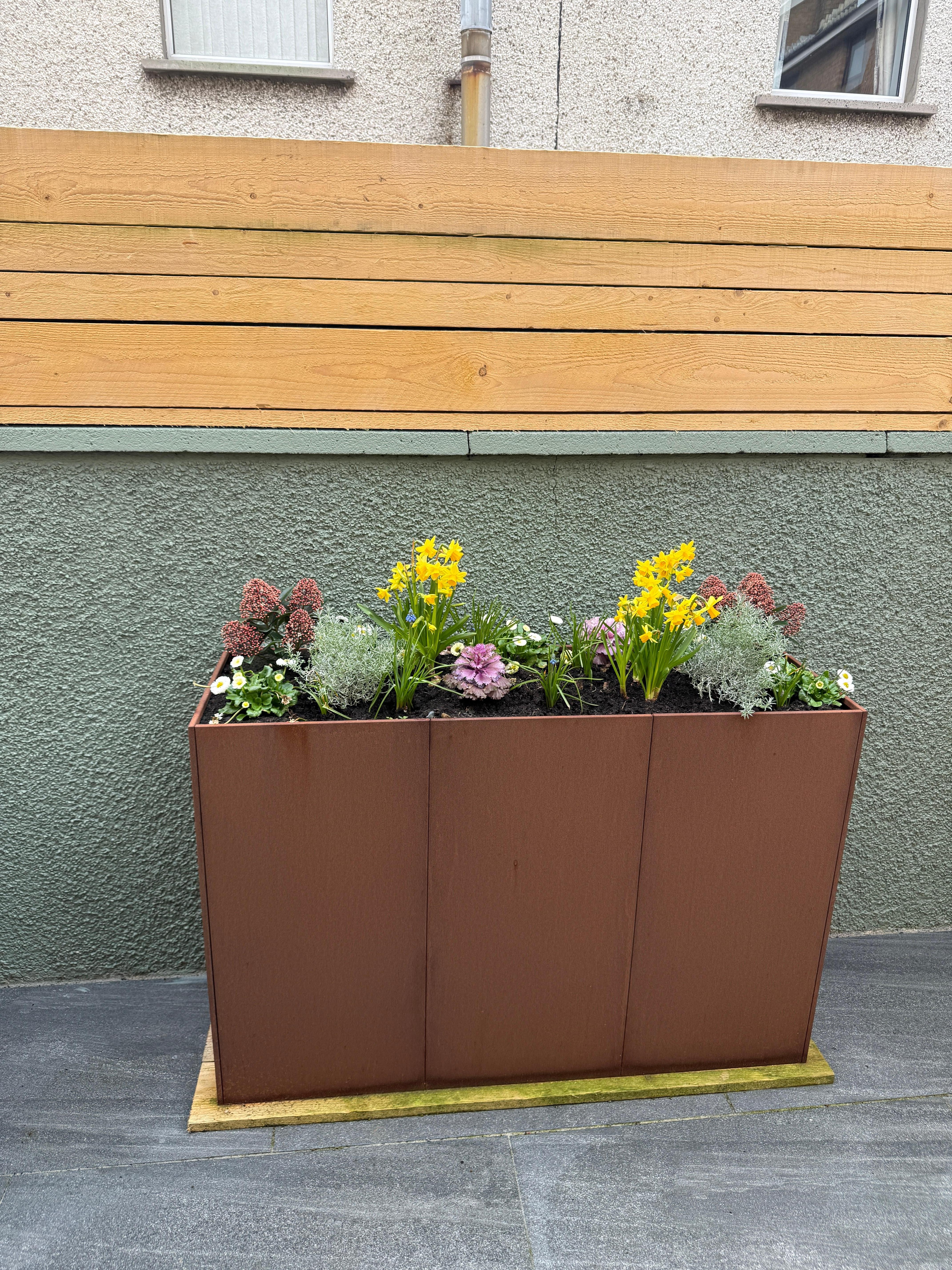 Fresh florals on the patio