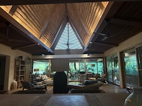 Living room area 😍 (the picture doesn’t do any justice)