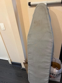 Não deveria mais estar em uso e o cabo do ferro de passar muito curto